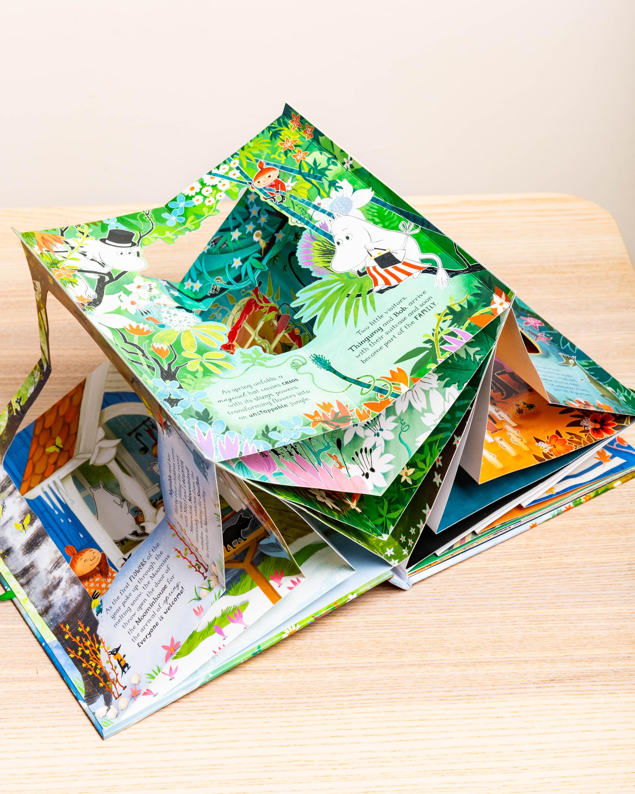 A Year in the Moominhouse: A Carousel Book of the Seasons