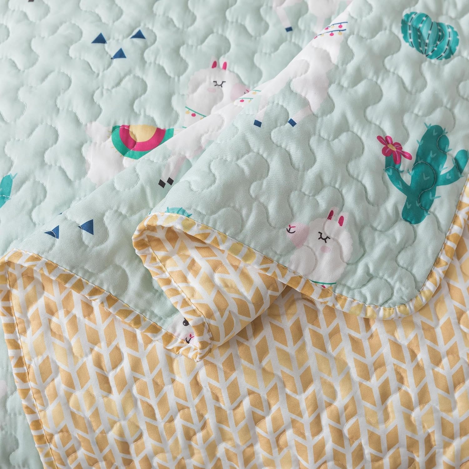 Soul & Lane Llama Quilt Set – Queen and 2 Shams, Kids Cactus Bedding for Girls, Boho Queen Bedspread, Llama Bedroom Decor for Girl Room, Cactus Bedding Set