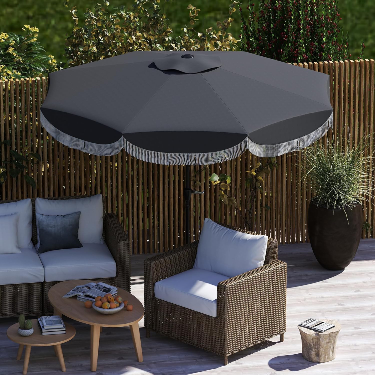 Nahaufnahme view of the umbrella's eight sturdy ribs