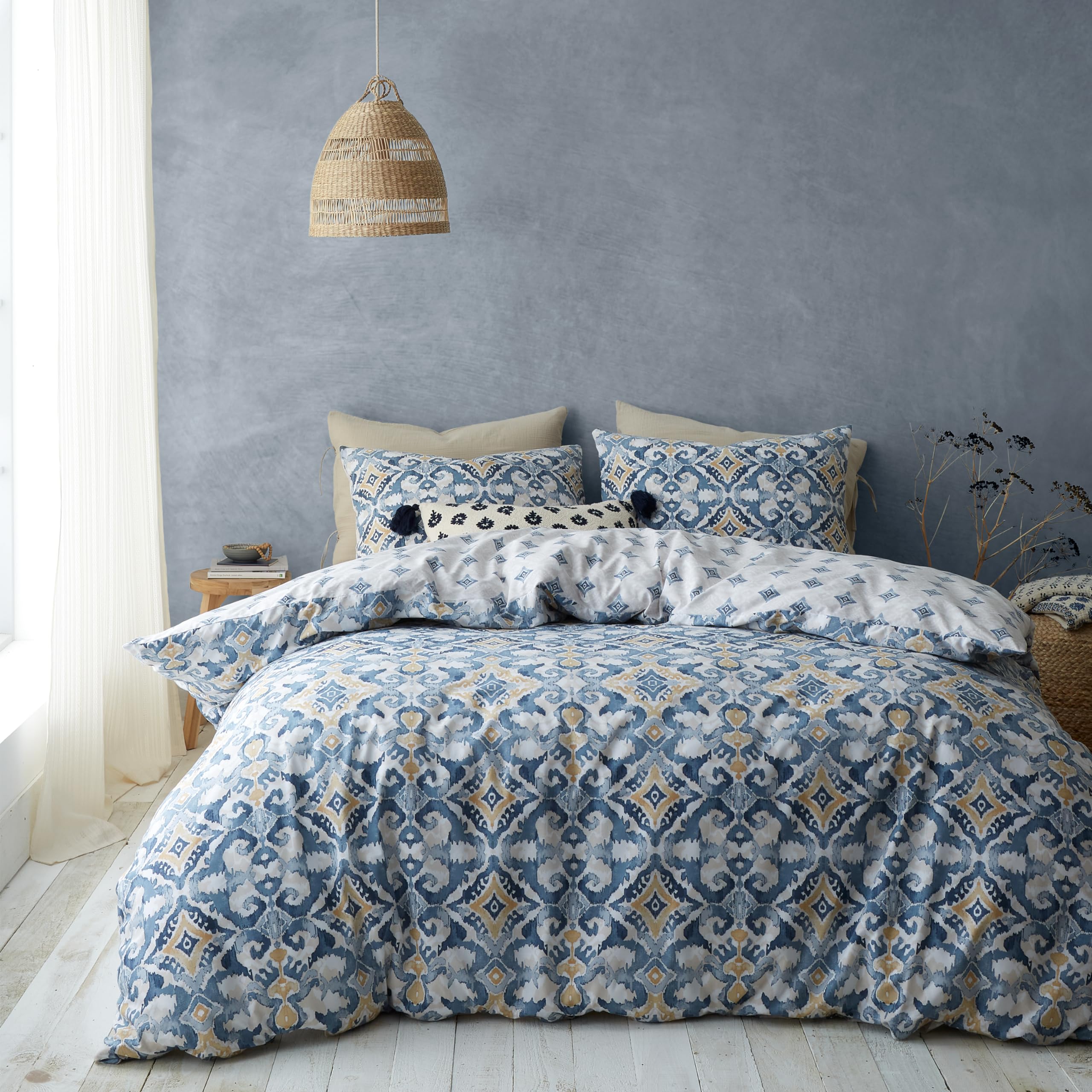 Pineapple Elephant Inara Ikat Reversible King Duvet Cover Set including Pillowcases Indigo Blue