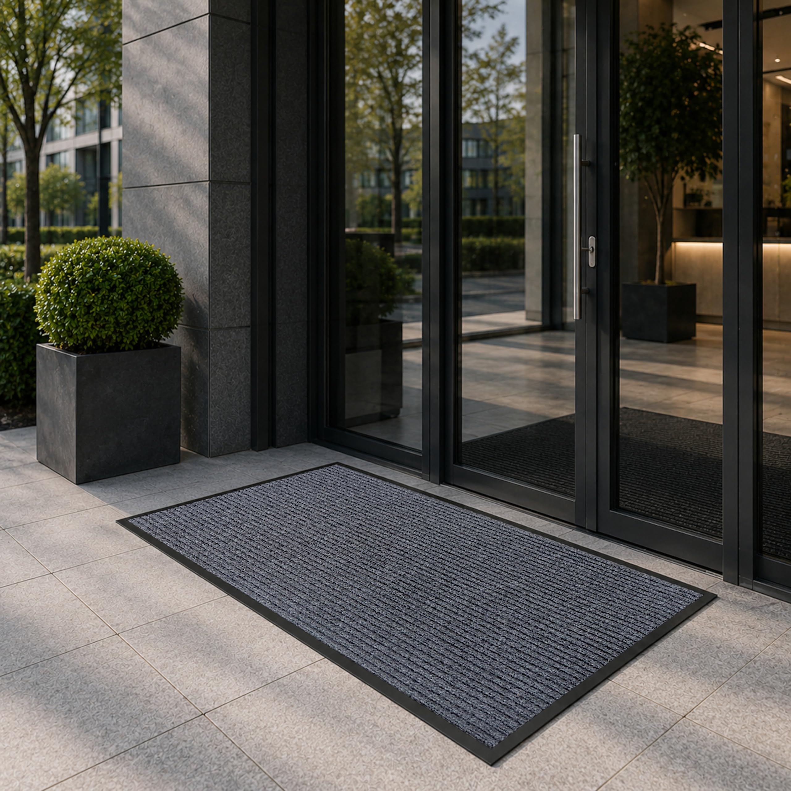 Fußmatte Grau 90x150 cm – Robuste, rutschfeste Schmutzfangmatte für Innen- und Außenbereich - saugfähige Türmatte aus Polypropylen und PVC