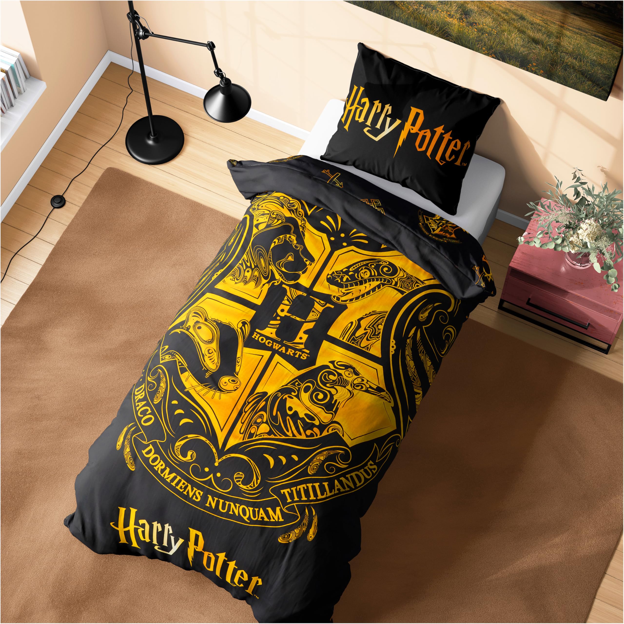 Harry Potter Duvet Cover and Pillowcase Set, Single or Double Size Bedroom Accessories for Kids Teens (Black Single)