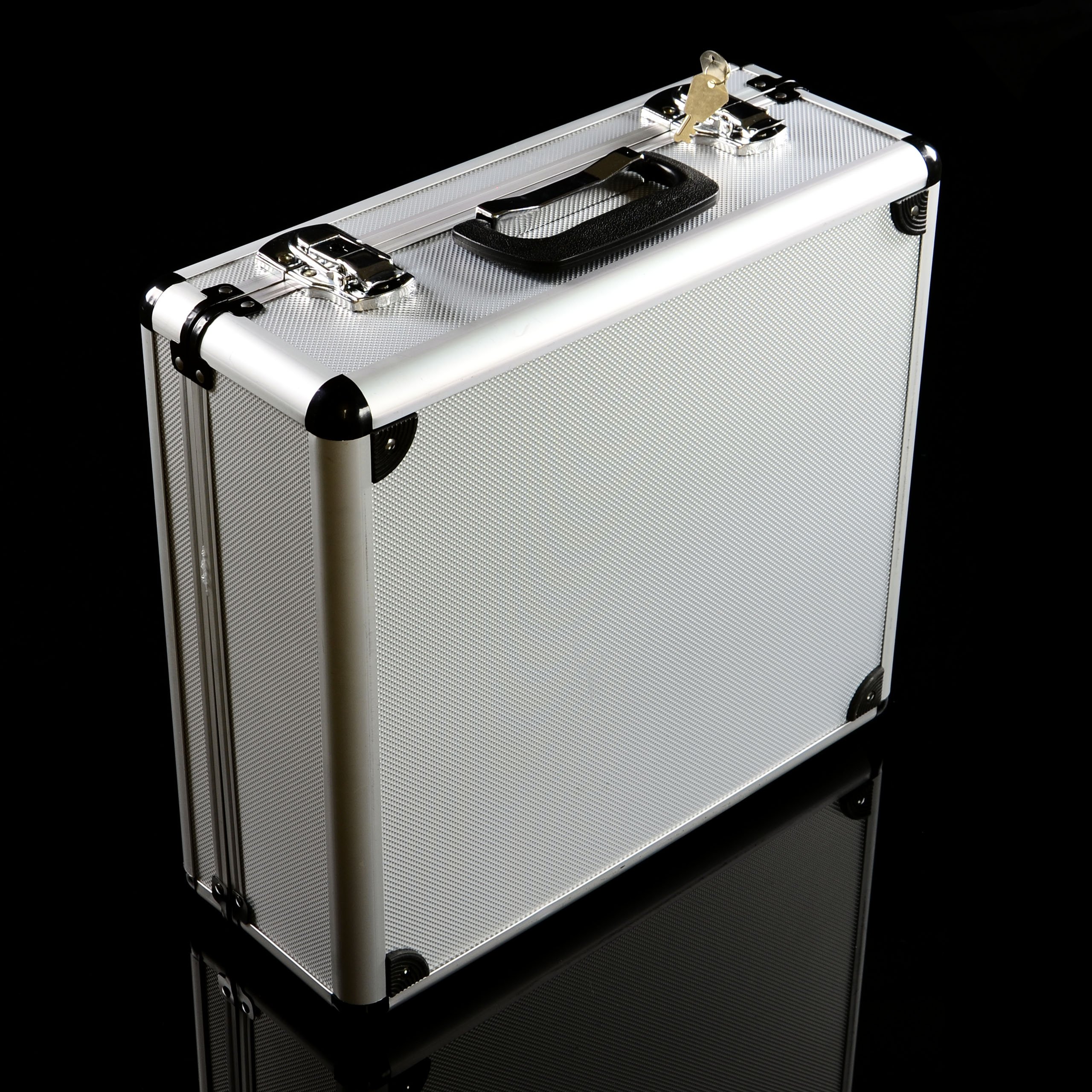 Pokerkoffer DeLuxe Pokerset mit 600 OCEAN CHAMPION CHIPS mit Metallkern á 12 g viel Zubehör Kartenmischer Kunststoffkarten Kartengeber Spielmatte Poker-Komplettset Black Jack Texas Holdem