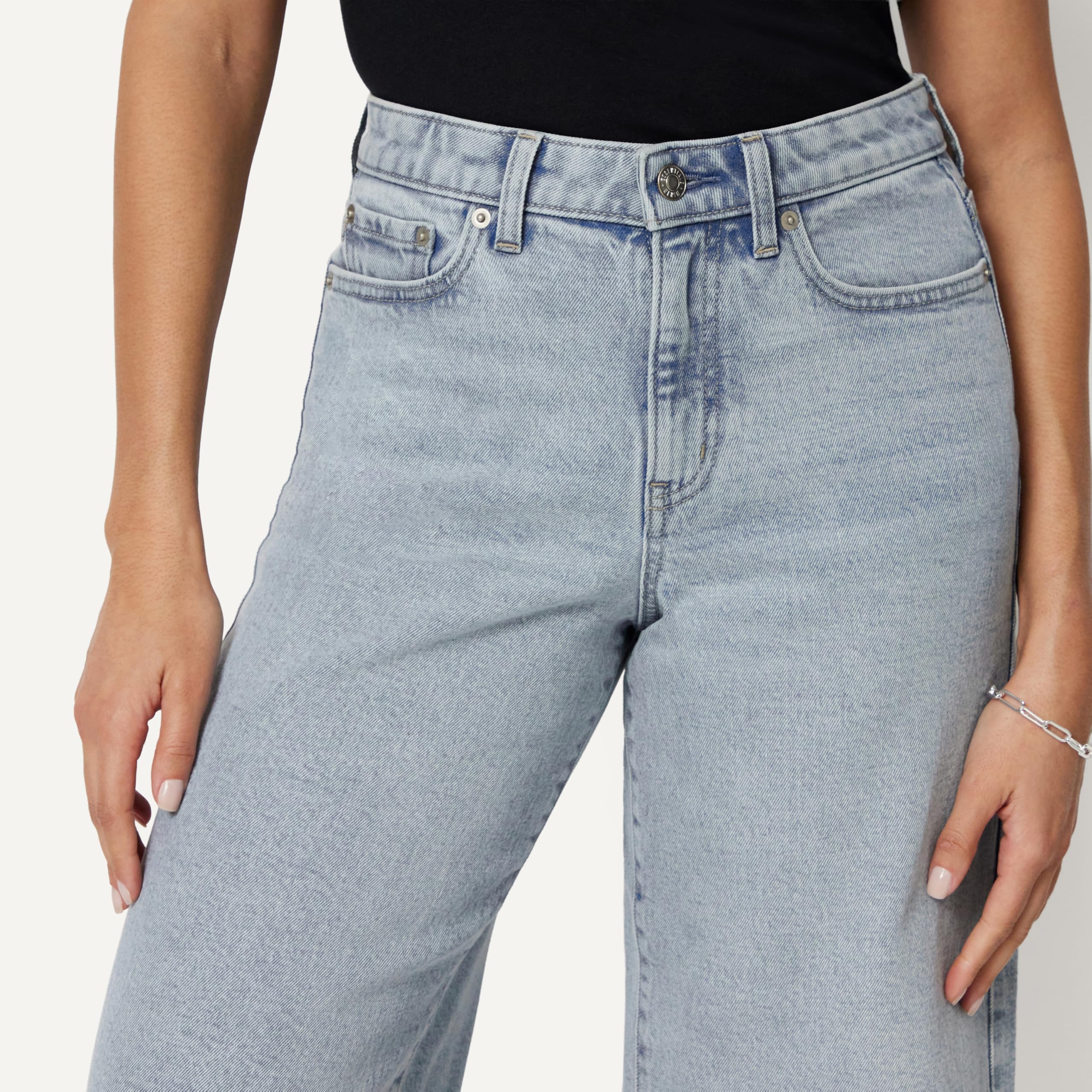 Amazon Essentials Bermuda en Denim, Taille Mi-haute et Coupe Décontractée Femme