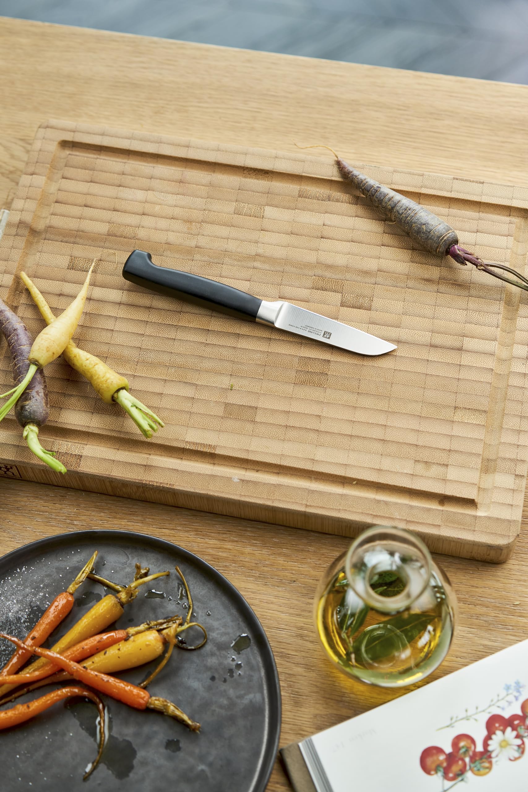 ZWILLING Vier Sterne Gemüsemesser, Klingenlänge 8 cm, Rostfreier Spezialstahl, Ergonomischer Kunststoff-Griff, Schwarz [Made in Germany]