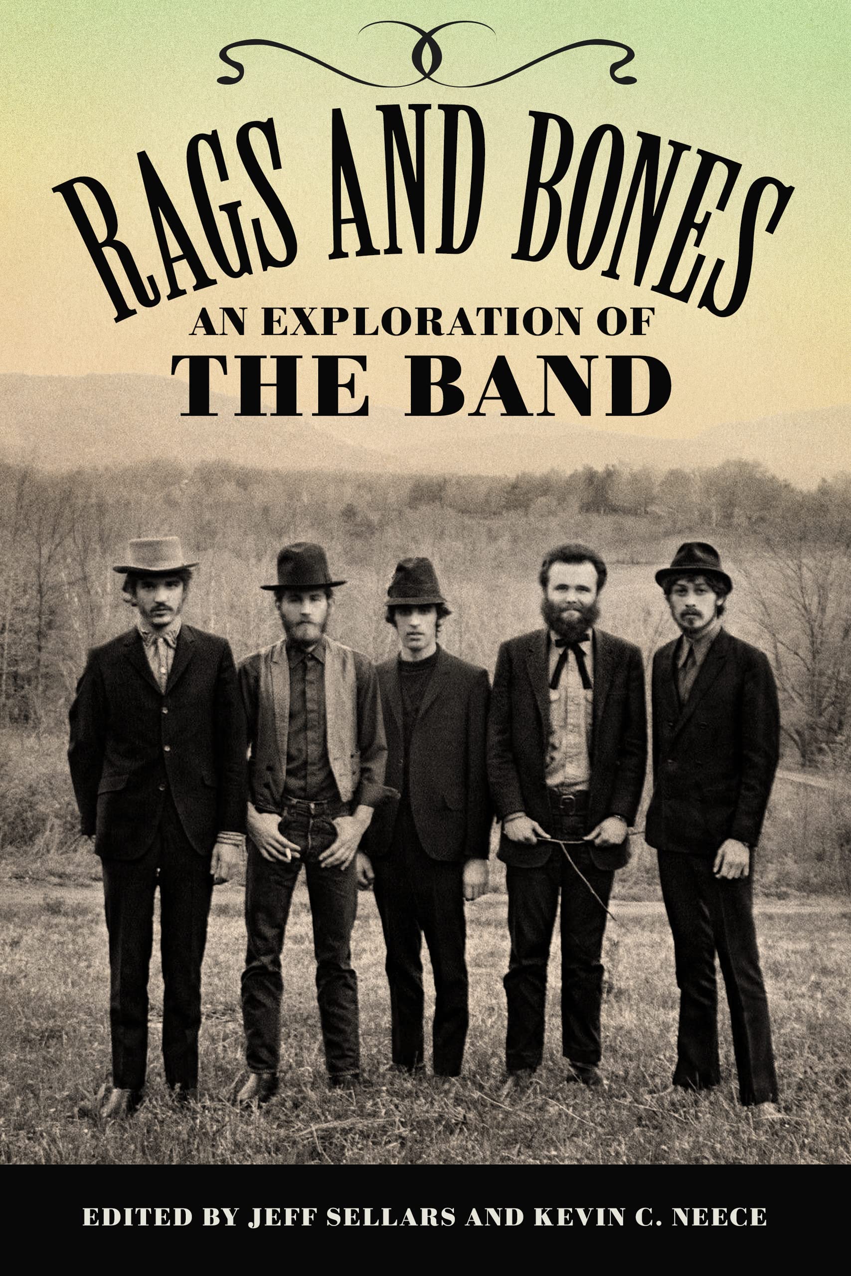 Livre Rags and Bones Exploration of The Band revivez l'âge d'or du rock avec passion
