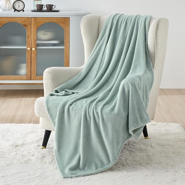 BEDSURE Puszysty koc polarowy, ciepły, na zimę, miękki, koc na sofę XL, przytulny koc do salonu, narzuta na sofę, 150 x 200 cm, kolor zielony
