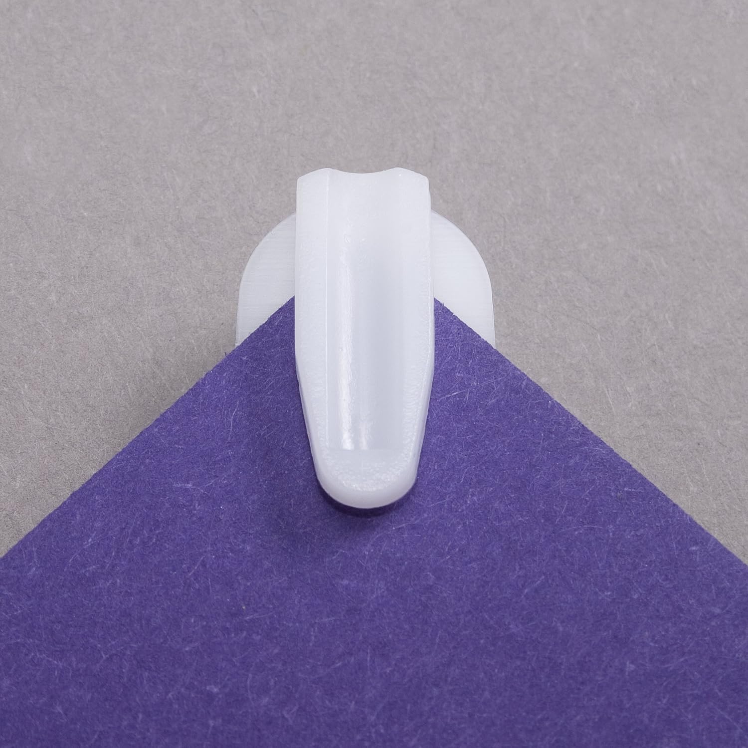 Advantus StikkiCLIPS, 20 Self, Adhesive Clips/Pack (01220), White