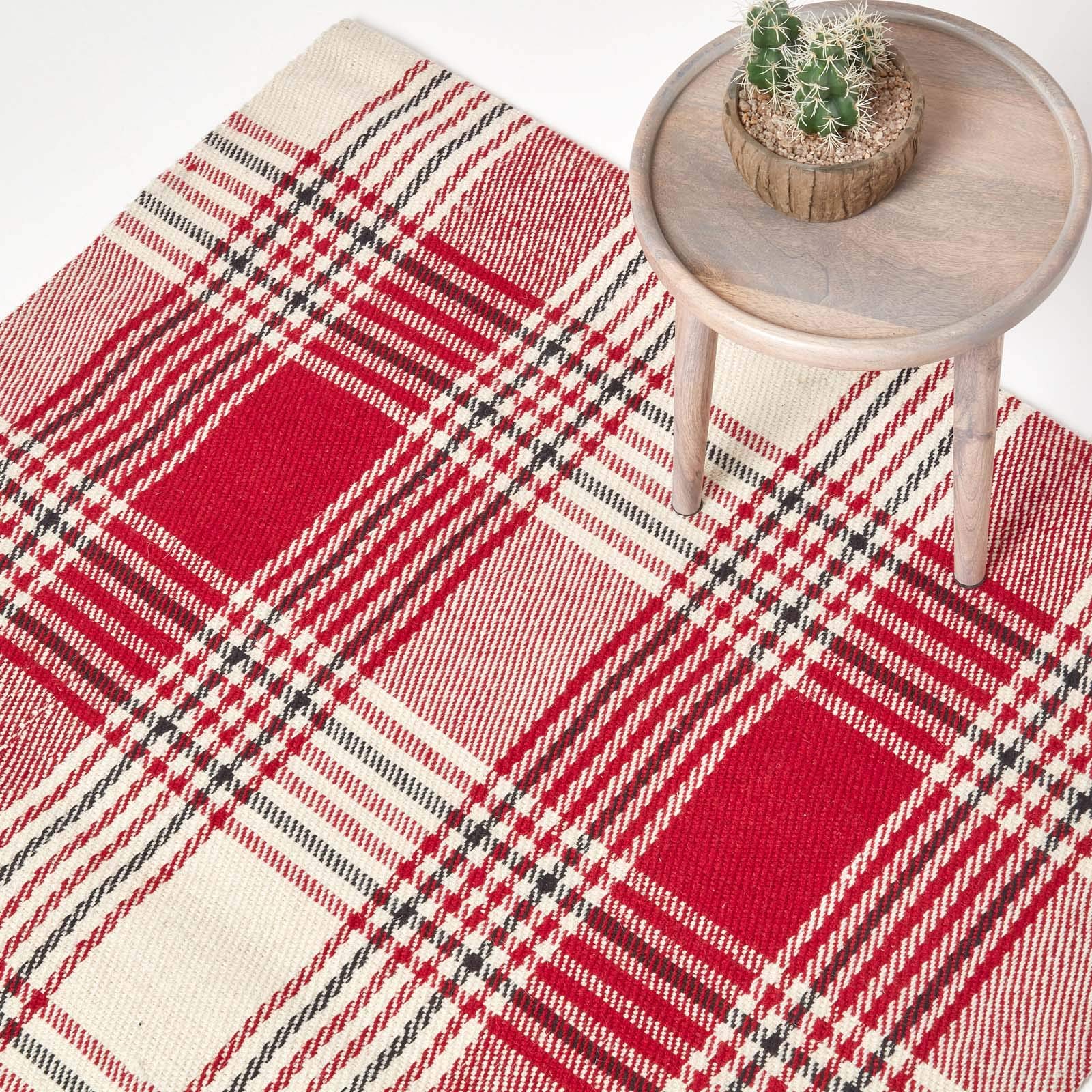 HOMESCAPES - Tapis en Laine à imprimé Motif écossais Tartan Rouge, Fabrication Artisanale - Walker - 70 x 120 cm