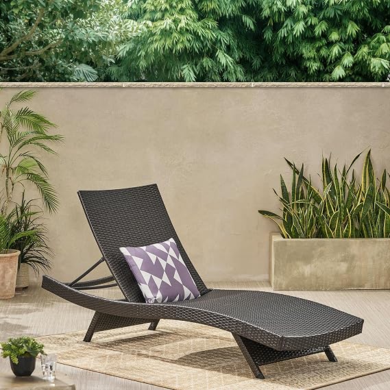 Outdoor Lounge Chairs, Patio, Poolside Loungers