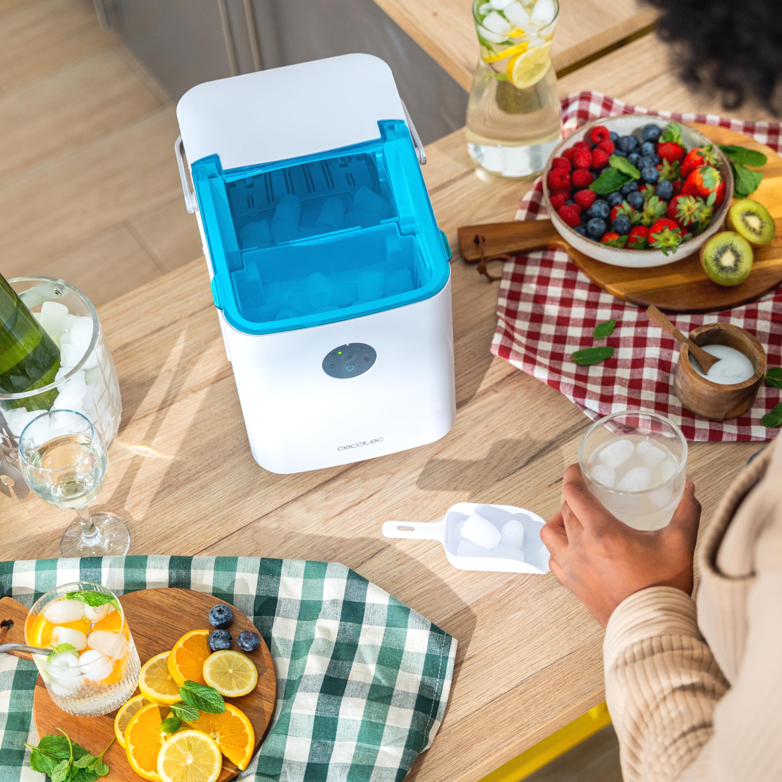 Cecotec Macchina Ghiaccio 12 Kg con Finestra Chillin' Ice 1200 Go. 120W, Ice Maker, Capacità Produzione Giornaliera 12 kg, Ghiaccio pronto in 6-8 minuti, 2 Dimensioni di Cubetti, Controllo Semplice