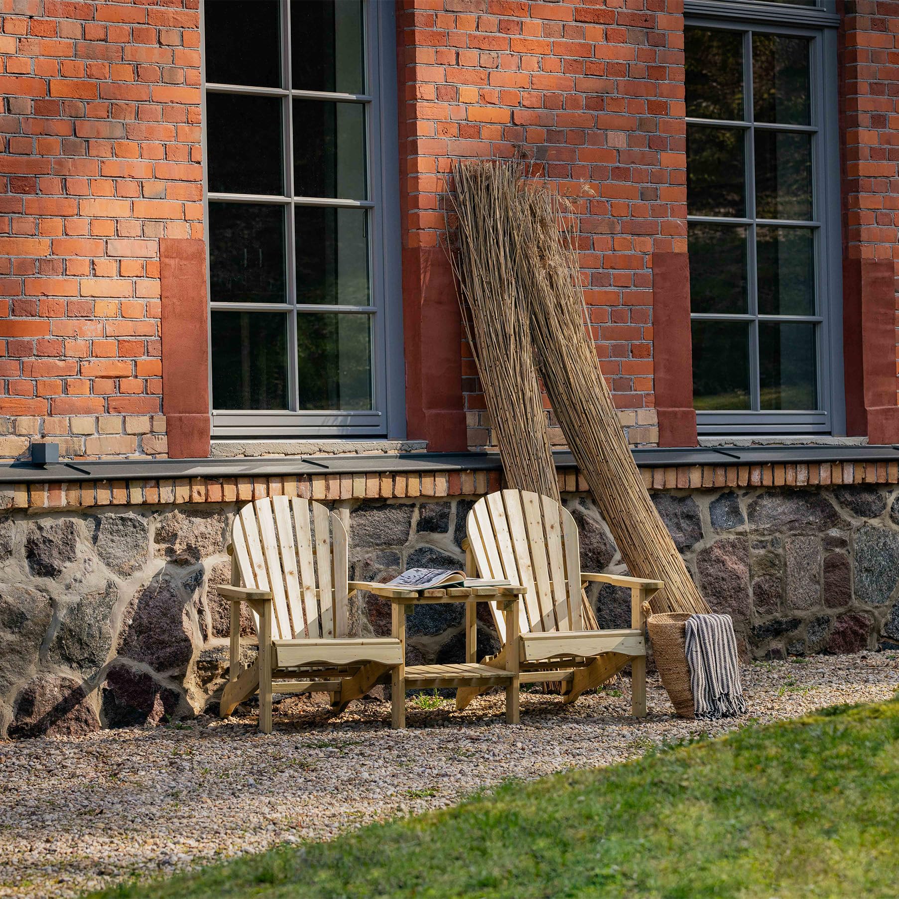Amata UNGURS Collection Chaise Double Adirondack avec Table pour extérieur, Confortable pour Deux – Chaise en Bois résistante aux intempéries pour terrasse, arrière-Cour et Jardin – Ergonomique et