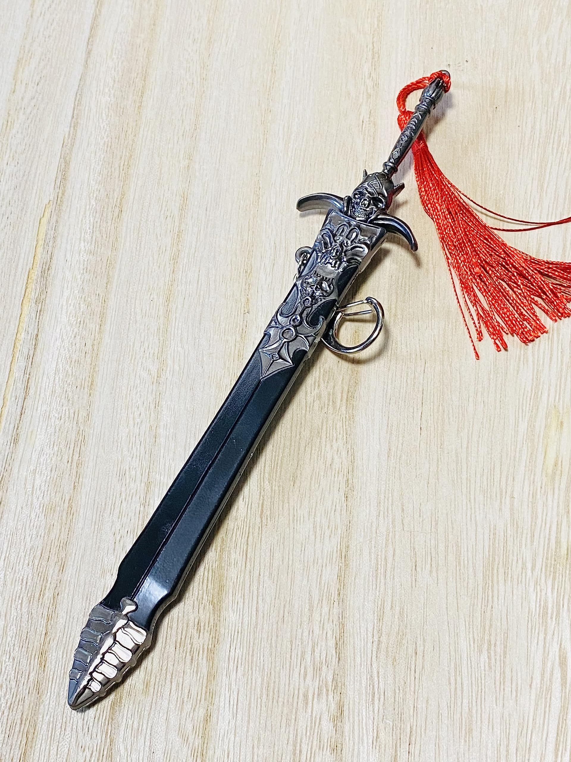 30cm結晶槍 ミニ武器 キーホルダー アクセサリ Amazon.co.jp: Monenjoy アサシンクリード 棍 ミニチュア 戦棍