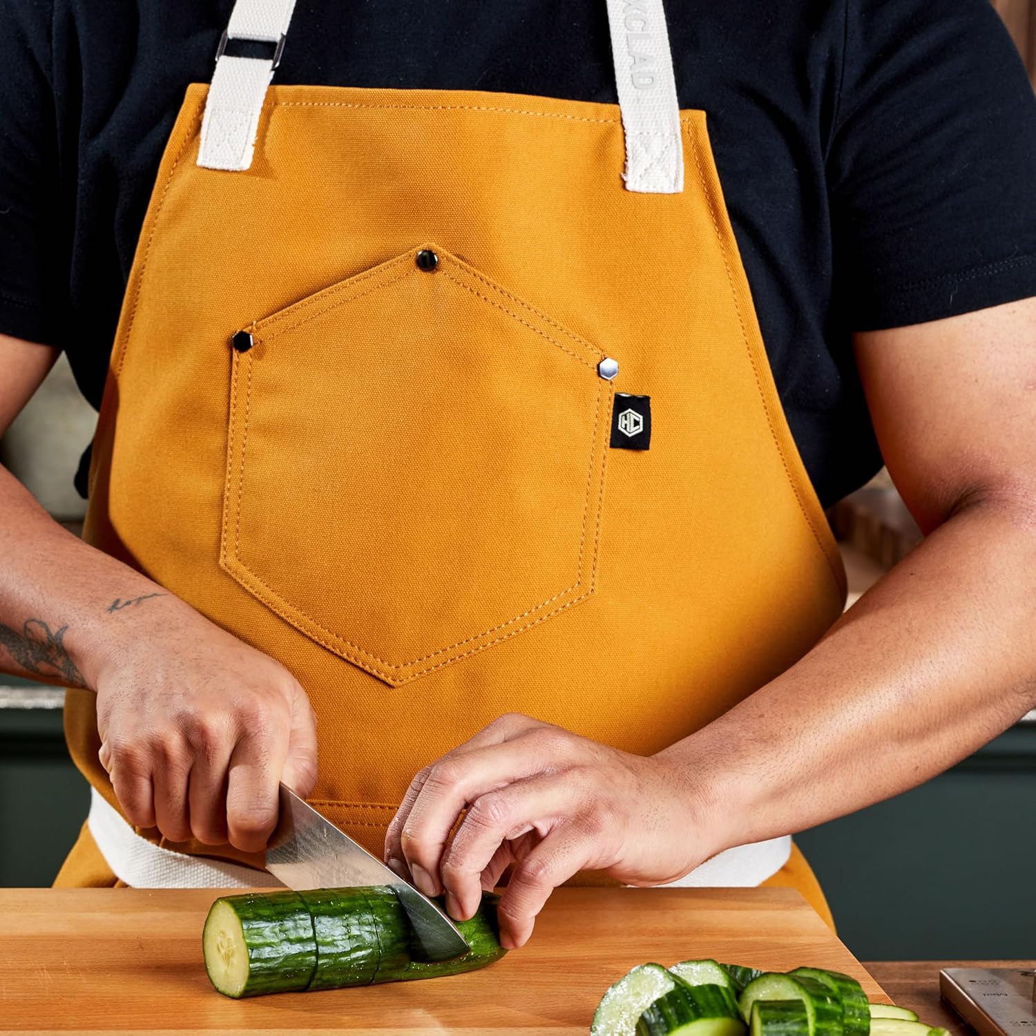 HexClad Eco Modern Chef Apron for Cooking and Grilling, Professional HexTwill Fabric Aprons with Pockets