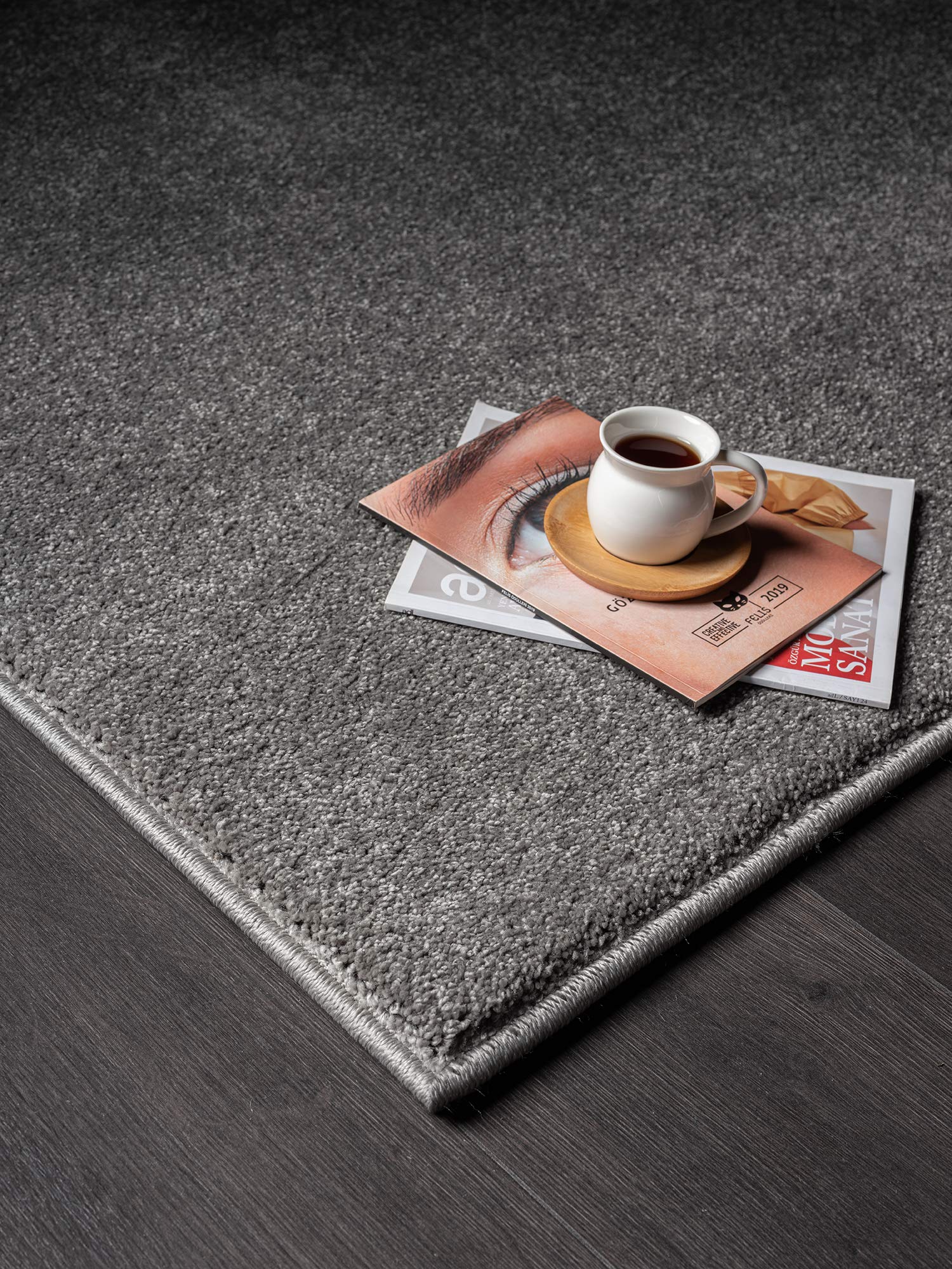 the carpet Marley eleganter Designer Teppich Wohnzimmer, weicher & pflegeleichter Kurzflor Wohnzimmerteppich in Anthrazit, Teppich 200 x 290 cm