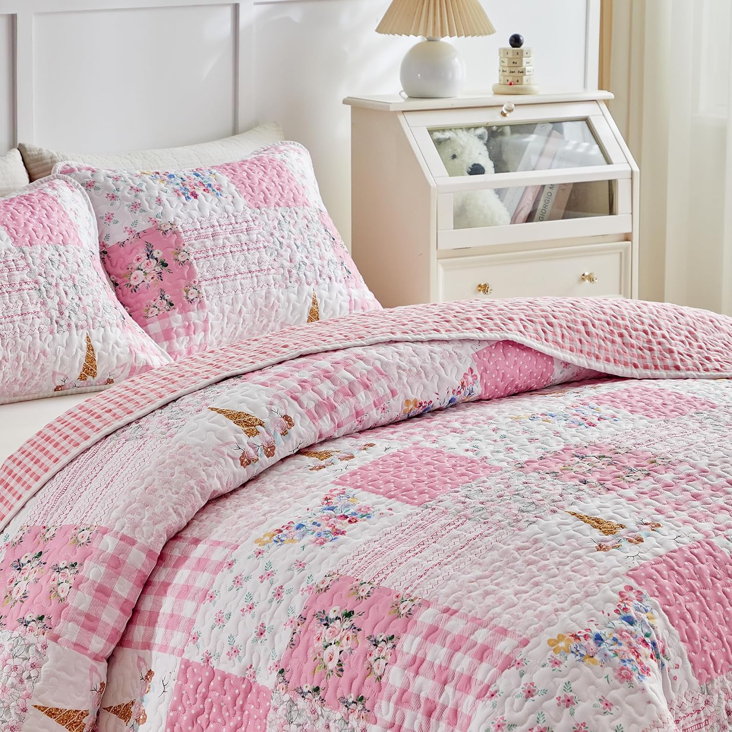 Joyreap Twin Size Quilt Set for Girls, Pink Butterflies n Flowers Patchwork Design, 2 Pieces Soft n Cozy Microfiber Quilt, Bedspread Bed Cover for All Season- 68x88 inches