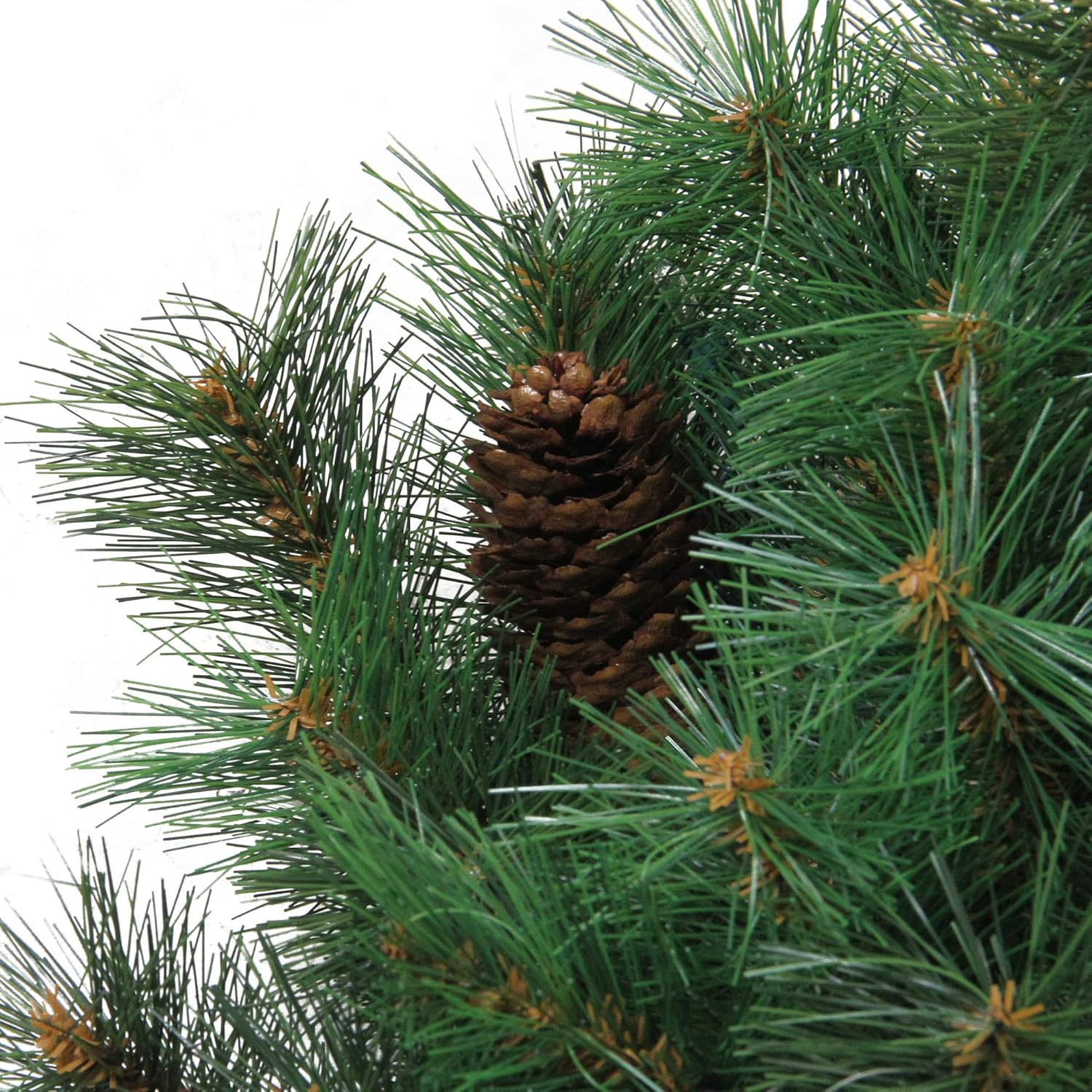 Royal Oregon Pine Artificial Christmas Wreath with Pinecones - 24" - Unlit