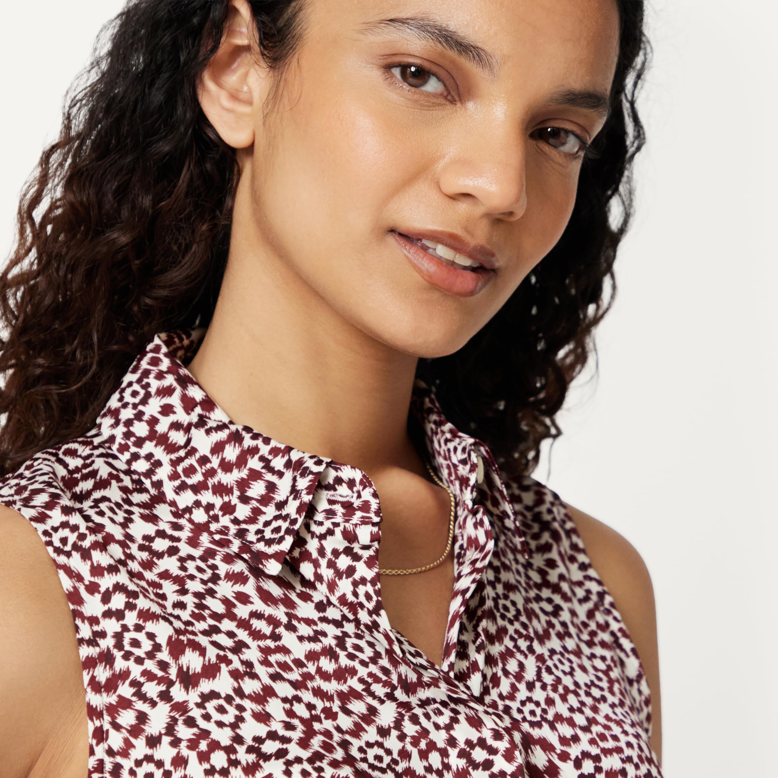 Amazon Essentials Mujer Blusa Abotonada sin Mangas de Ajuste Regular