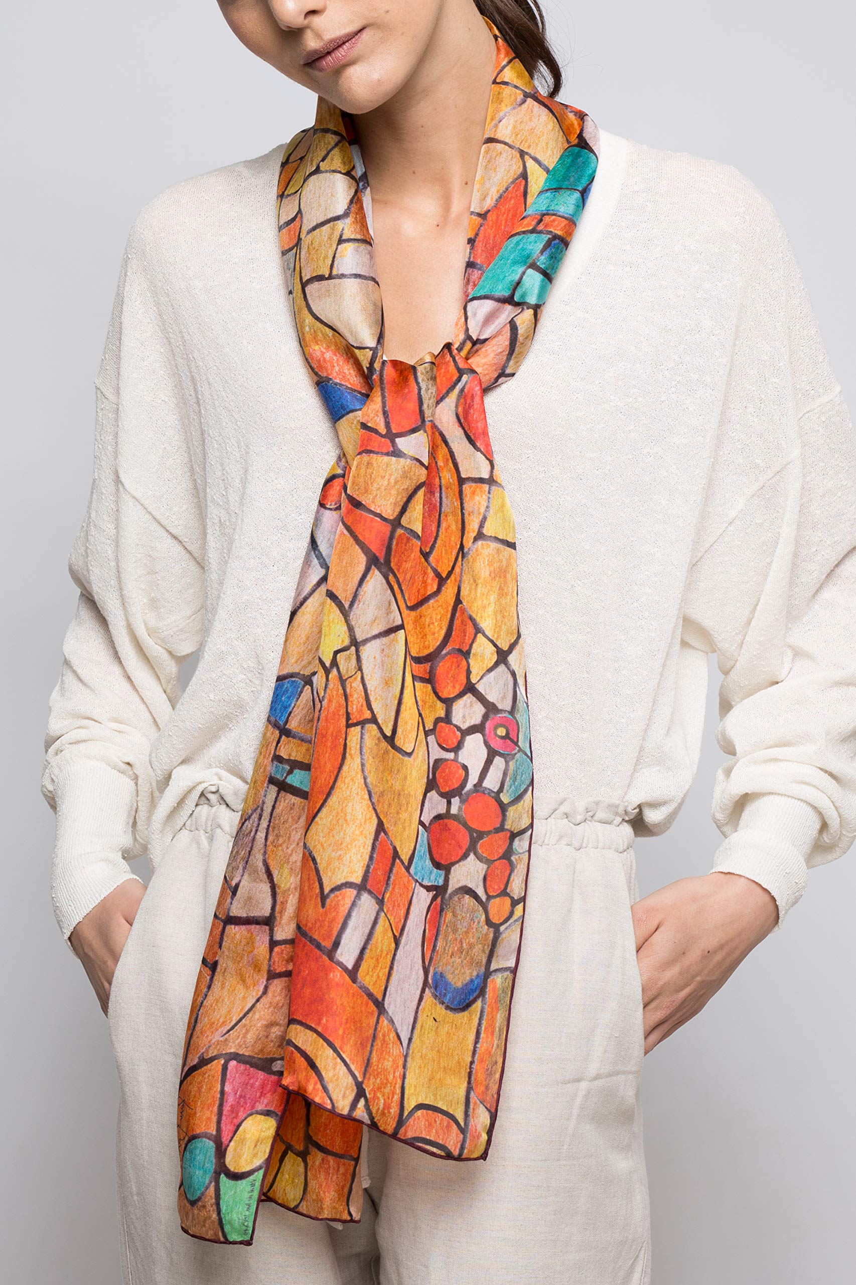 Roter Seidenschal mit Mosaikdruck für Herren, ein Design, inspiriert vom Buntglaslicht der Sagrada Familia in Barcelona