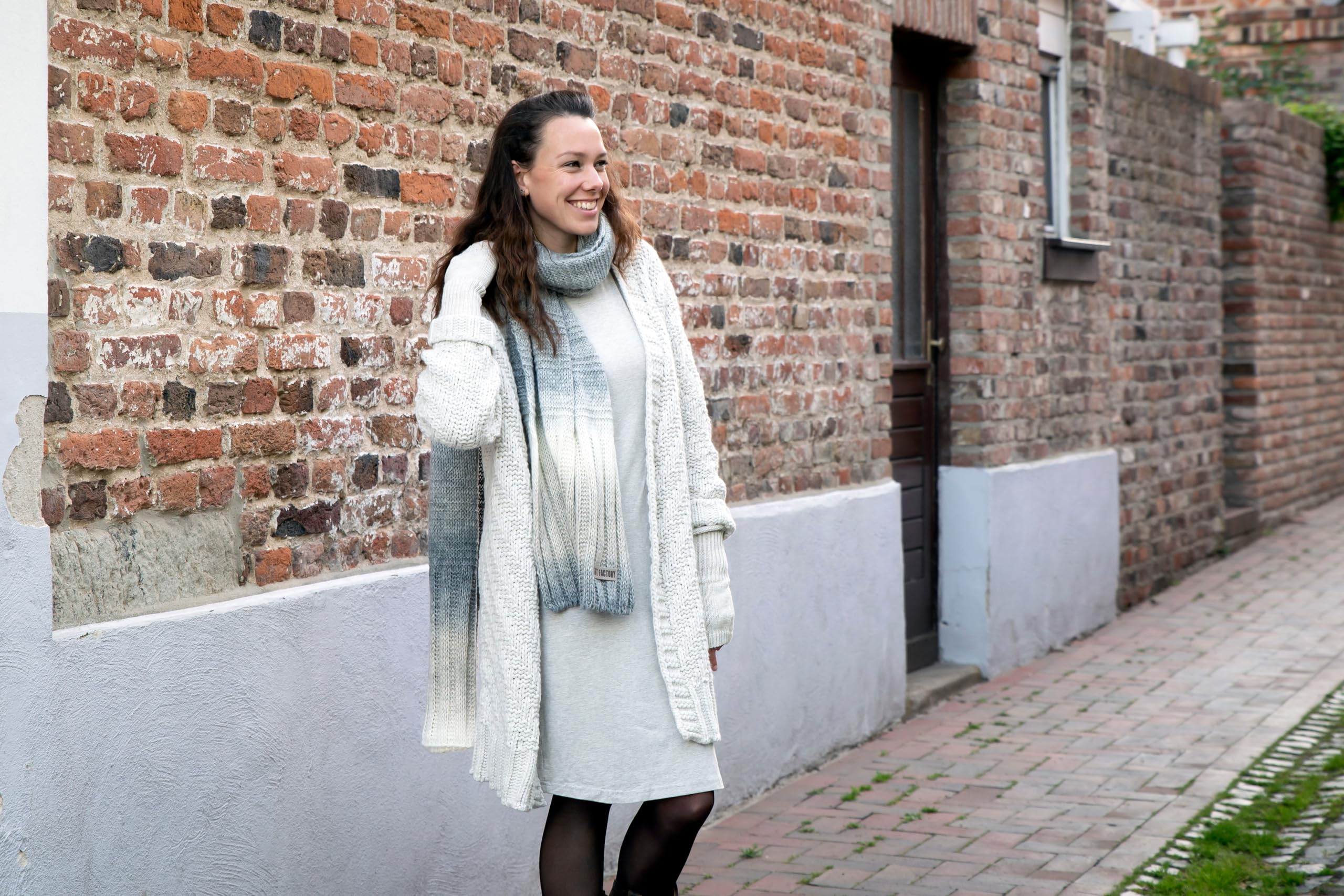 KNIT FACTORY - Mace Schal - Winterschal für Damen und Herren - XXL schal aus 10% Alpakawolle - 220x60 cm