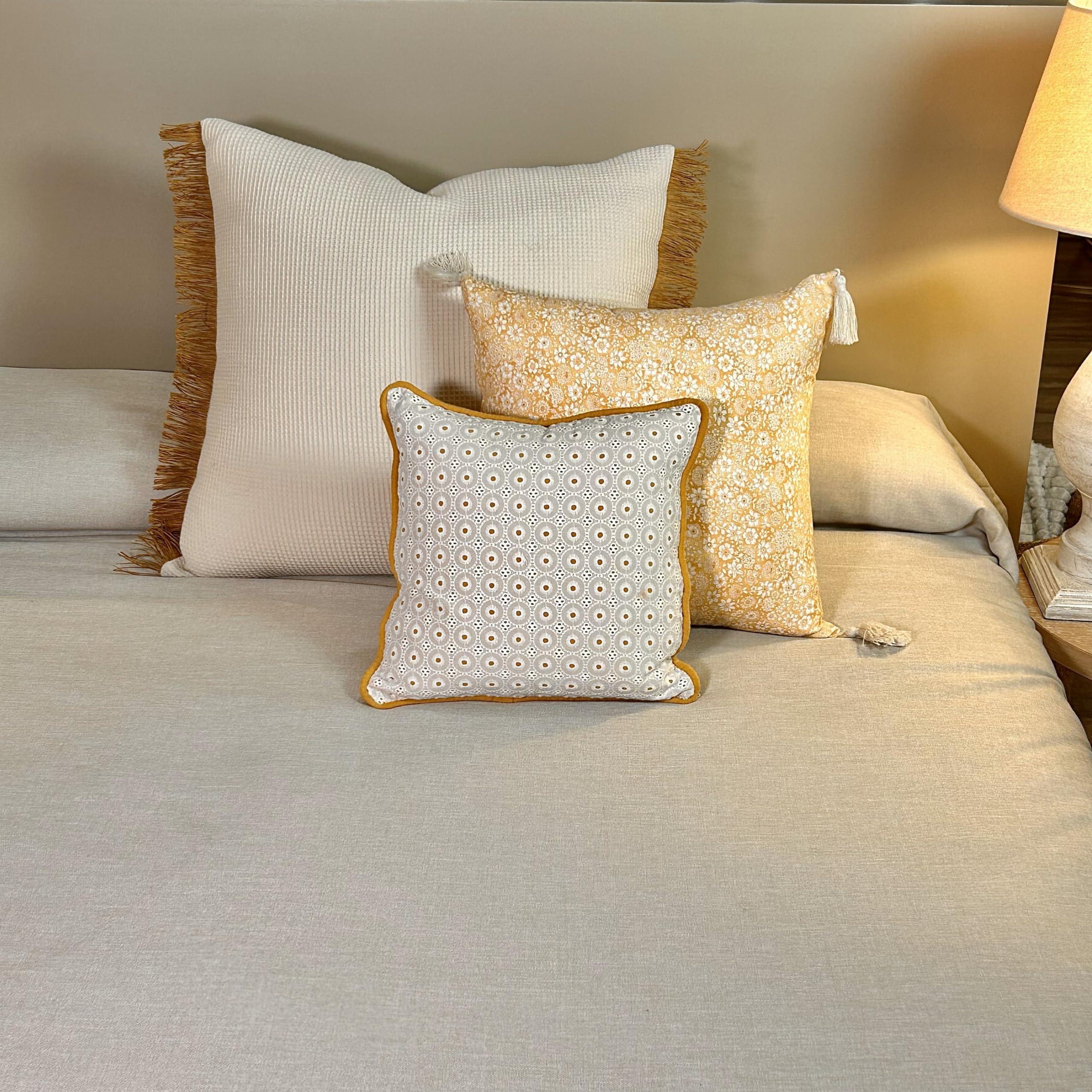 TAPIDECOR | Pack 2 Fundas + 2 Rellenos Cojín | Modelo Liberty Camel | Decoración Hogar | Cojin para Cama, Sofa, Salon | Diseño Moderno y Elegante | Doble Tejido | Bambula y Bordado | Cordón| 30x30cm