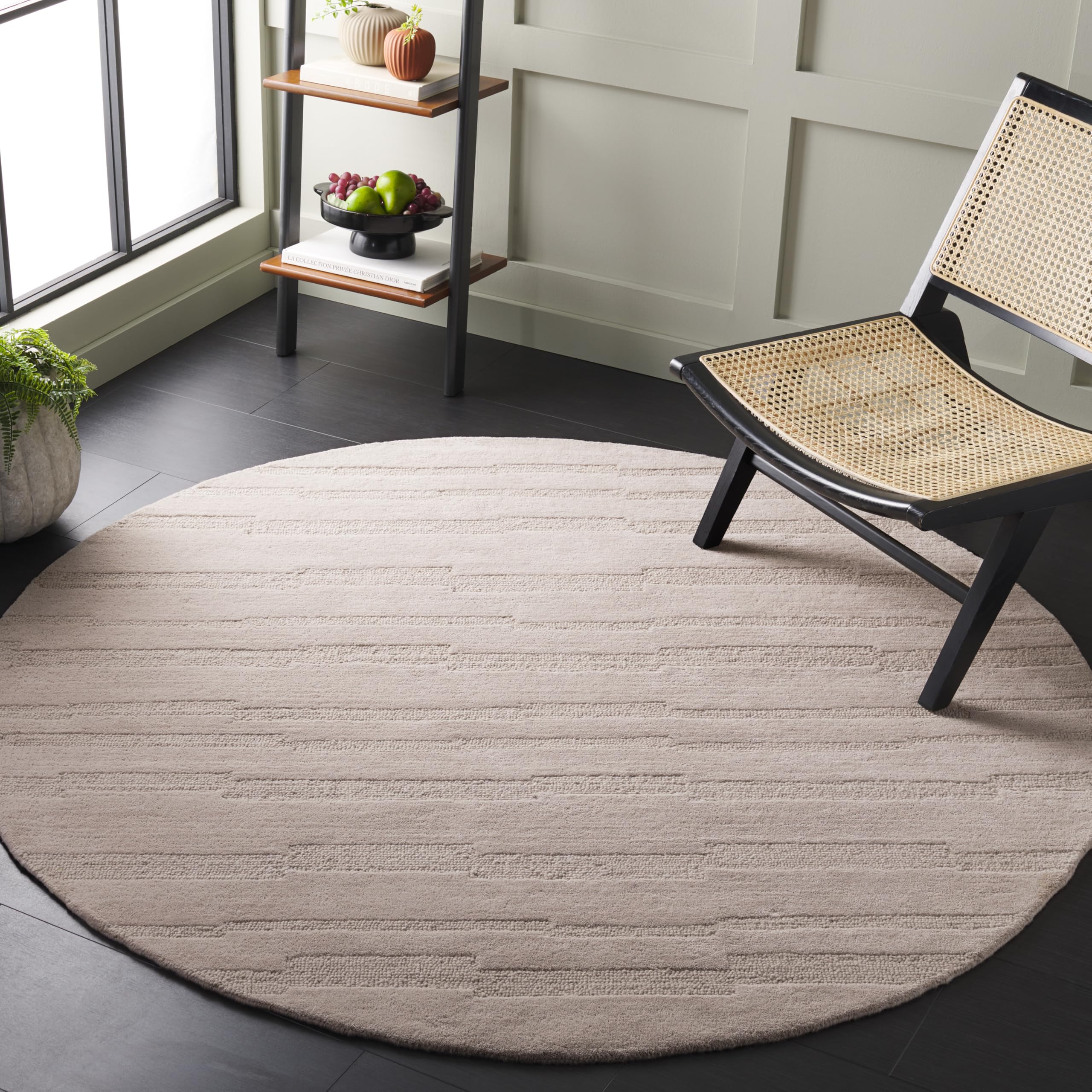 SAFAVIEH Chatham Collection Area Rug - 6' Round, Beige, Geometric Design, Ideal for High Traffic Areas in Living Room, Bedroom & Dining Room (CHT301B-