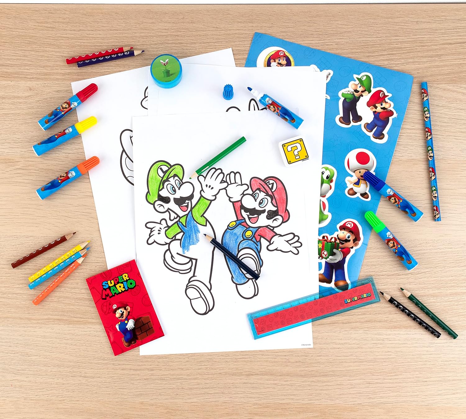 UNDERCOVER Colouring and Writing Tower 35 Pieces,Super Mario Colouring Set for Children,Painting Tower with Colouring Poster,Creative Painting Set for Children,Gift Item,from 3 Years