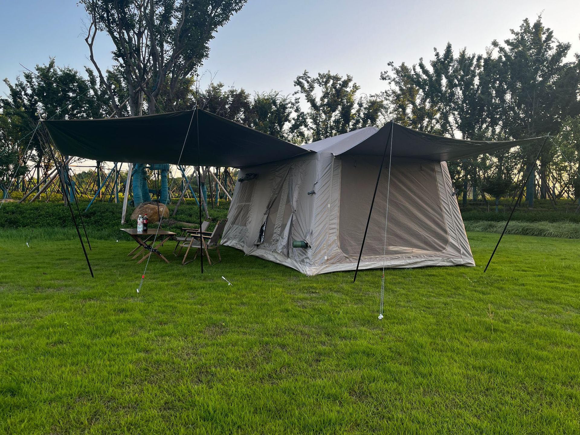Tenda da campeggio gonfiabile, design a passo rapido, senza montaggio, stile virale ad aria per una facile installazione e glamping, perfetta per avventure all'aria aperta