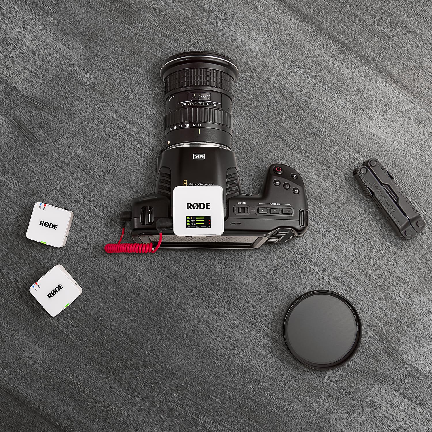RØDE Wireless GO Gen 3 Bezzawodowy system mikrofonowy 2-kanałowy biały z adapterem ręcznym Interview GO biały i osłoną przeciwwietrzną keepdrum z futra