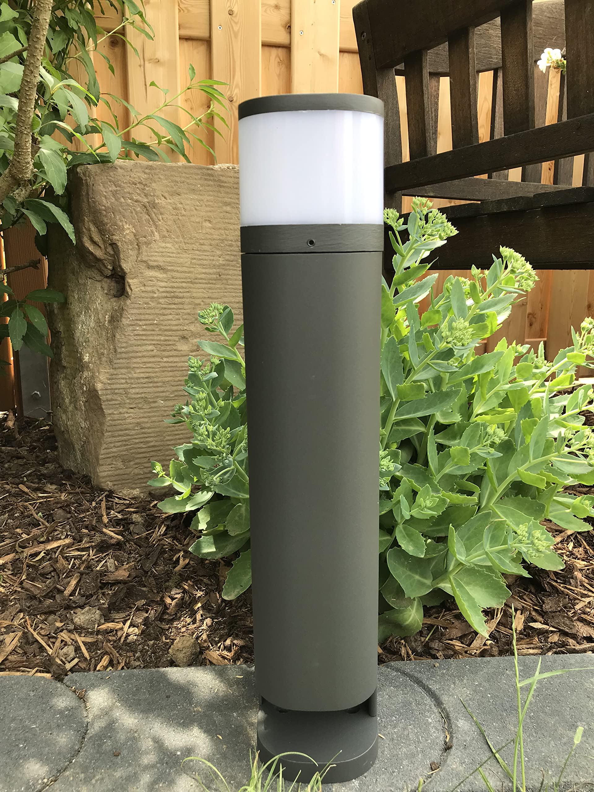 BOLD Lampa słupkowa z podwójnym gniazdkiem (czujnik zmierzchu, Smart Home)