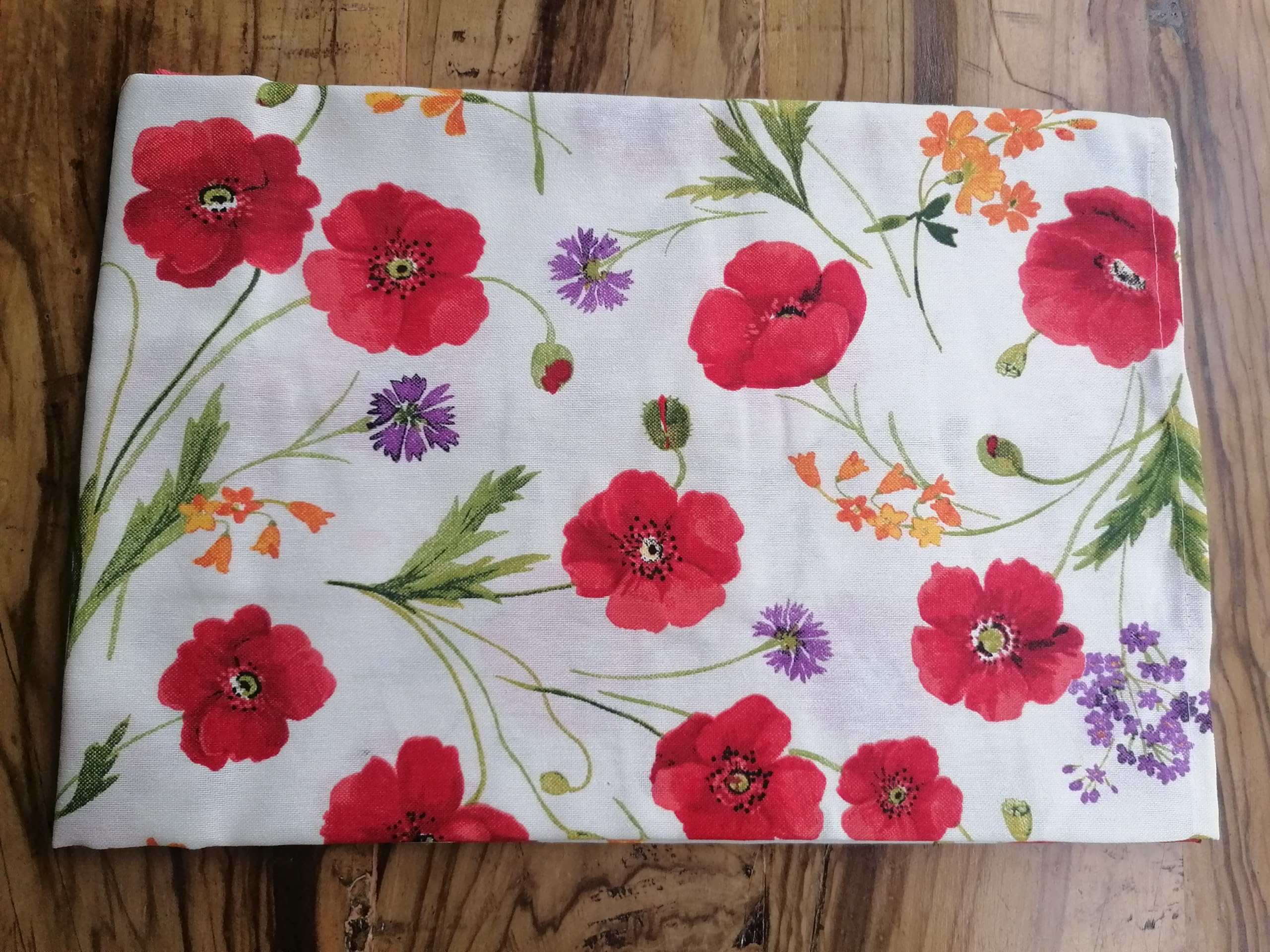 Nappe rectangulaire fleurie en pur coton idéale pour vos repas de famille chaleureux