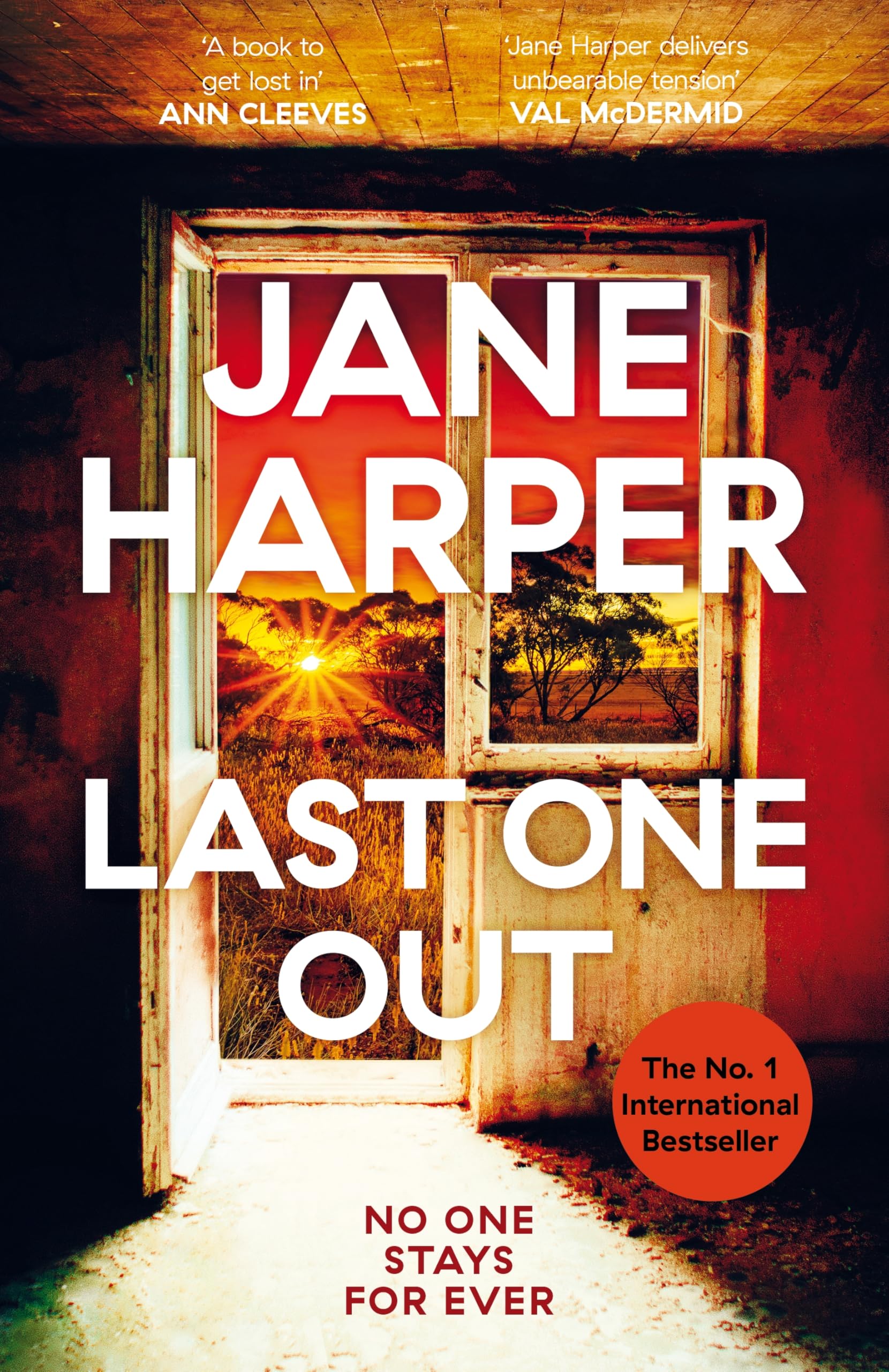 Last One Out: The gripping and atmospheric Australian small-town mystery from the bestselling author of The Dry