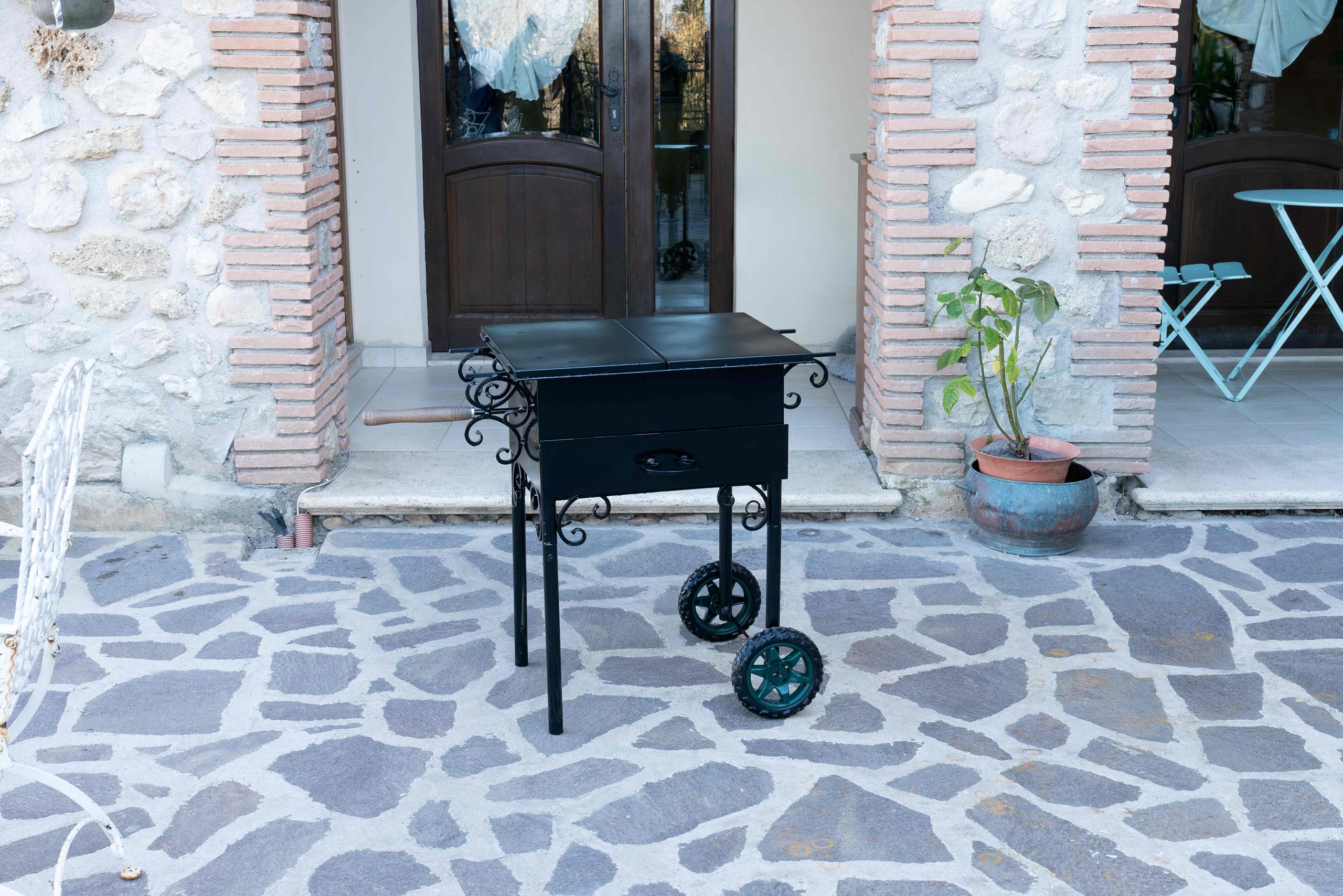 Barbecue in ferro battuto ZINCATO pesante con alette portatutto e griglia ribaltabile 80 × 45 × 70 cm
