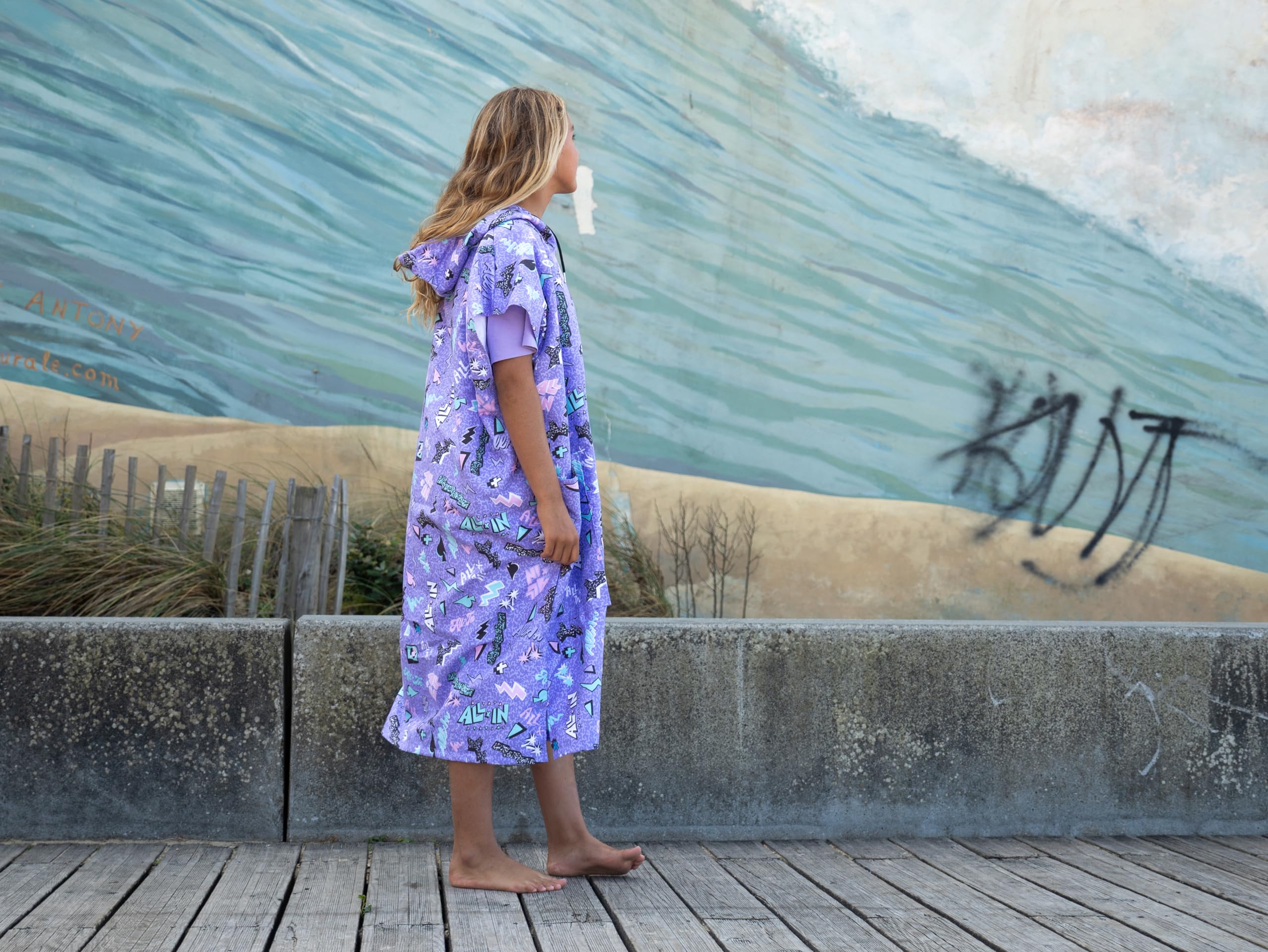 ALL-IN - Poncho de Voyage Travel Poncho - Microfibre 100% Recyclée - Surf, Bain et Plage - Forme Classique Coupe Droite à Capuche - Taille Unique