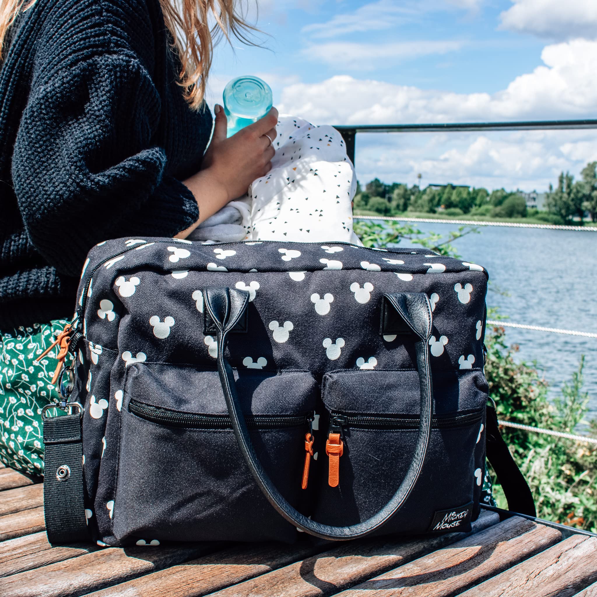 Mickey Mouse Endless Imagination | Sac à langer | Fabriqué en polyester robuste et étanche | Idéal pour les déplacements | Gris noir – Taille unique