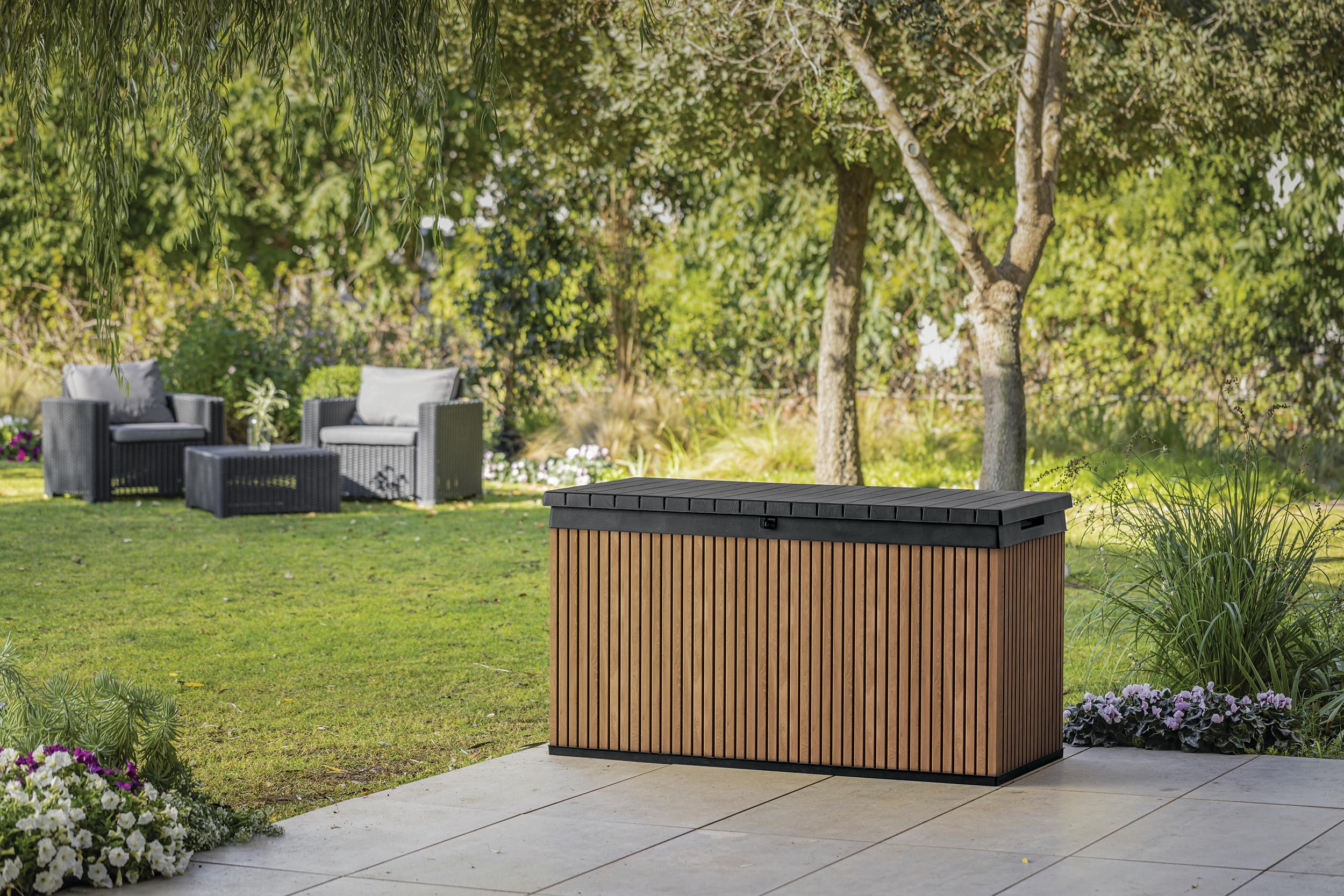 Keter Auflagenbox/Kissenbox 570 Liter l 100% Wasserdicht l mit Belüftung dadurch kein übler Geruch/Schimmel l Moderne Holzdielenoptik l Deckel belastbar bis 300 KG (2 Personen)