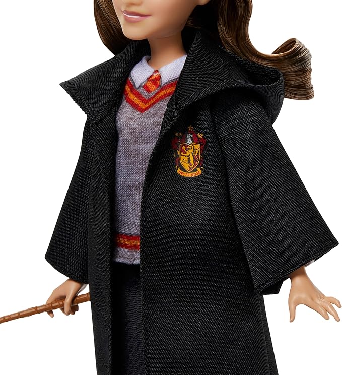 Muñeca Hermione Granger con uniforme Hogwarts y varita miniatura 5