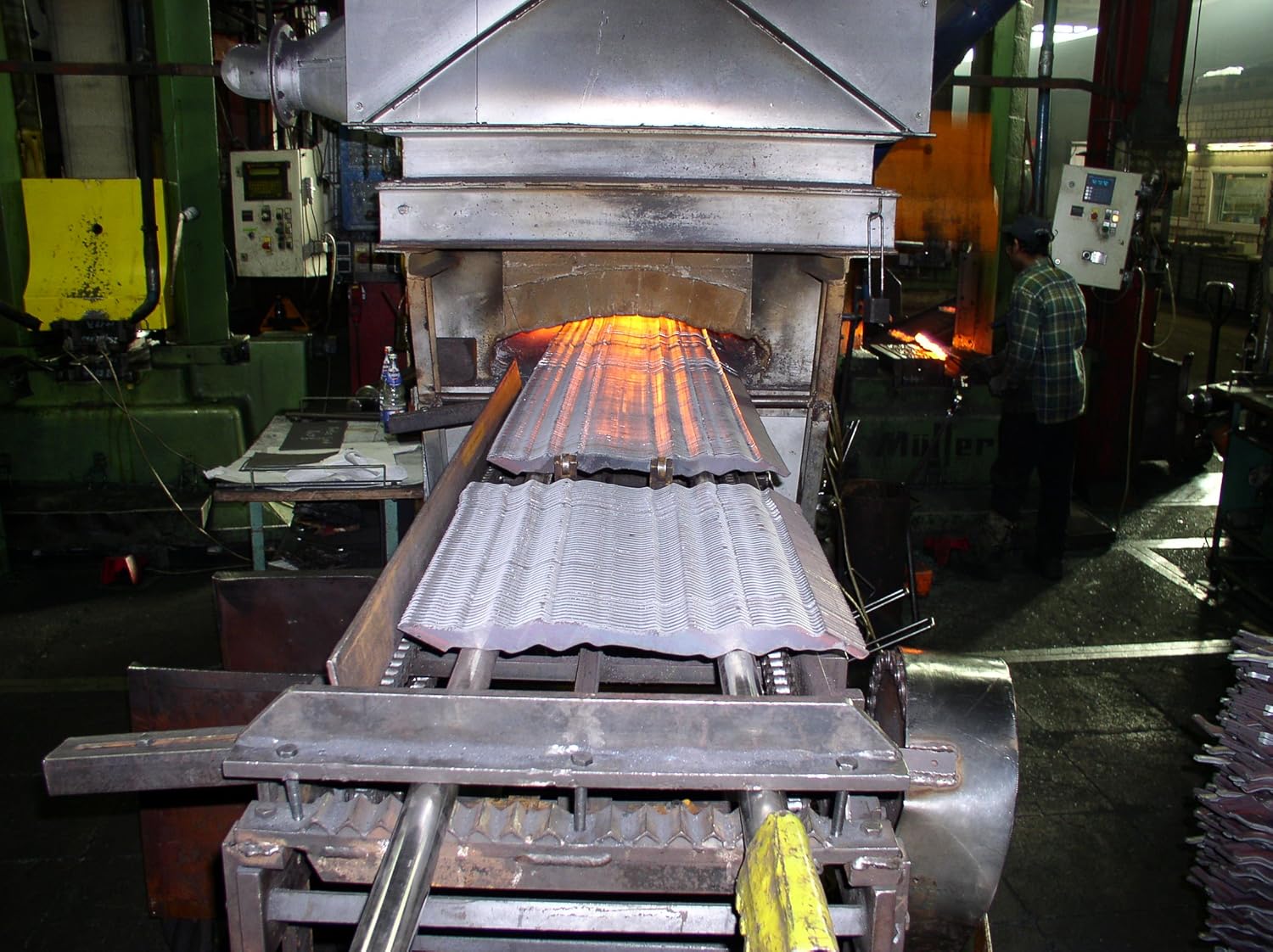 Flat Nose Pliers 5.1/4'' - schmitz 4225HS22 - short, very slim and tapered, smooth jaws - ESD - Dissipative - Hightech tool for professionals - Made in Germany - Solingen