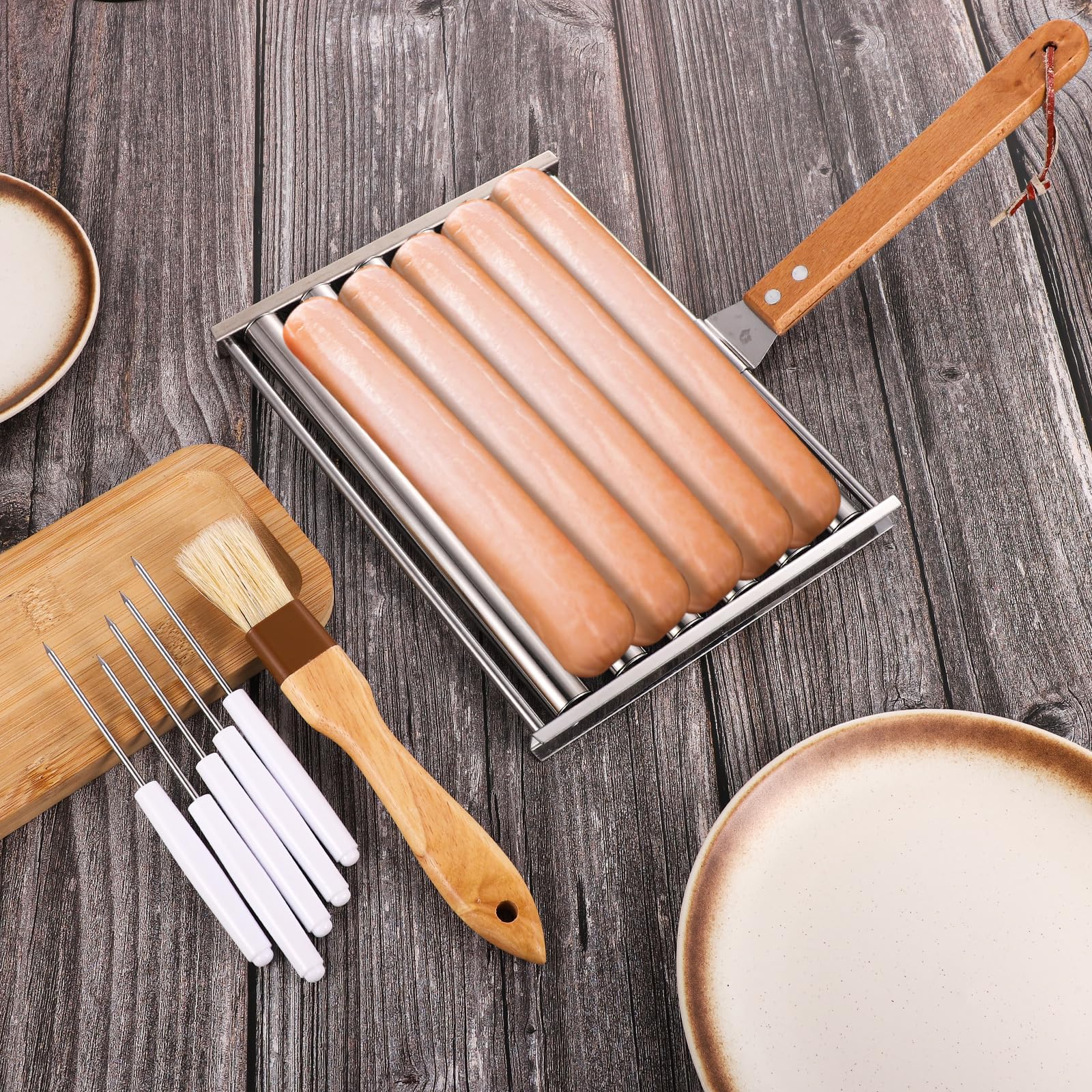 Hot Dog Roller für Grill, 24x18,5cm Edelstahl Wurst Grill Roller Wurstroller mit Grillspießbürste mit Holzgriff 5 Hot Dog Kapazität zum Gleichmäßigen Garen von Hot Dog Würstchen