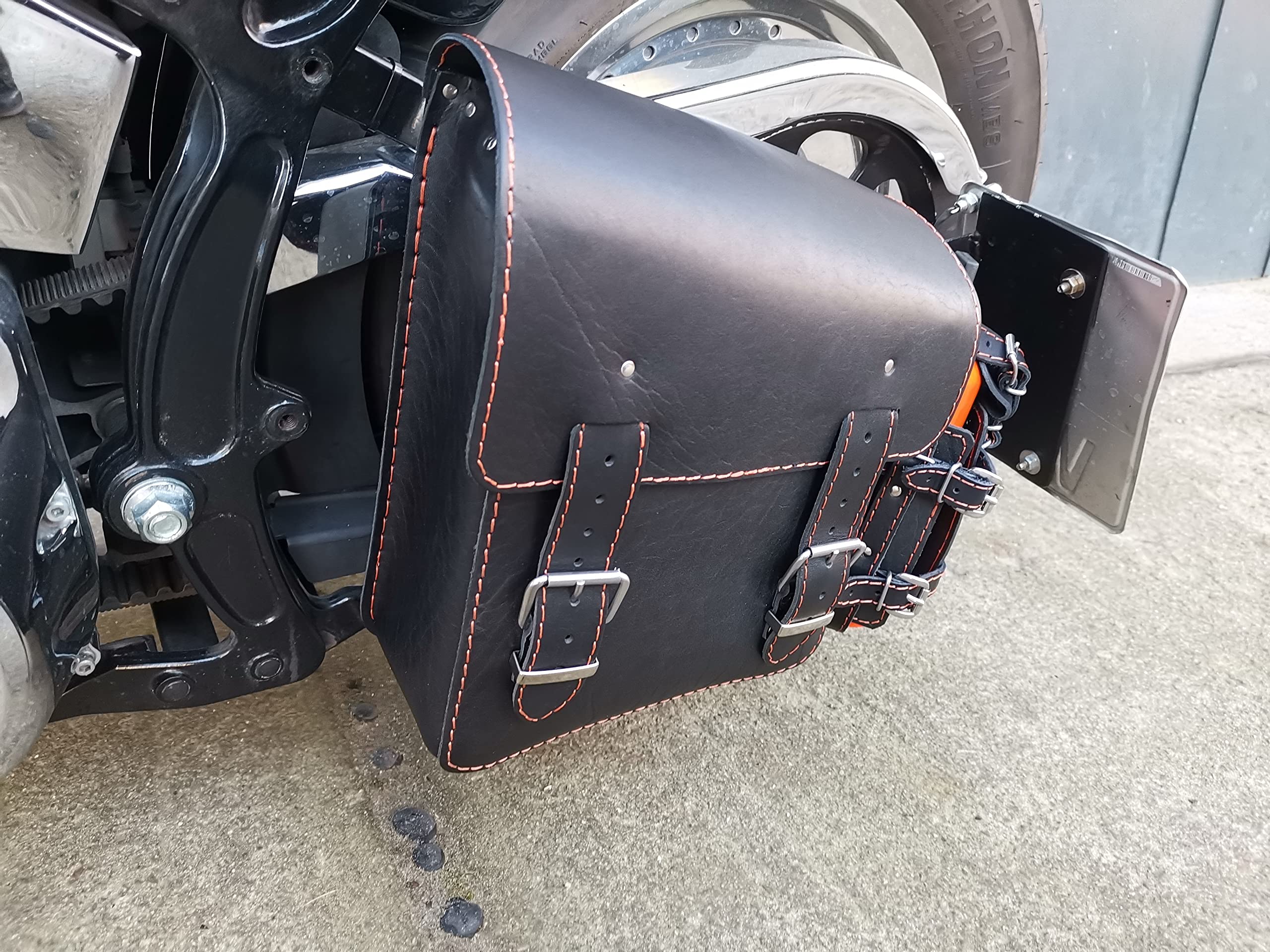 Tasca laterale Hulk nero e arancione compatibile con Harley Davidson Softail Heritage Breakout Fat Bob Street Bob telaio a stella pelle borsa posteriore
