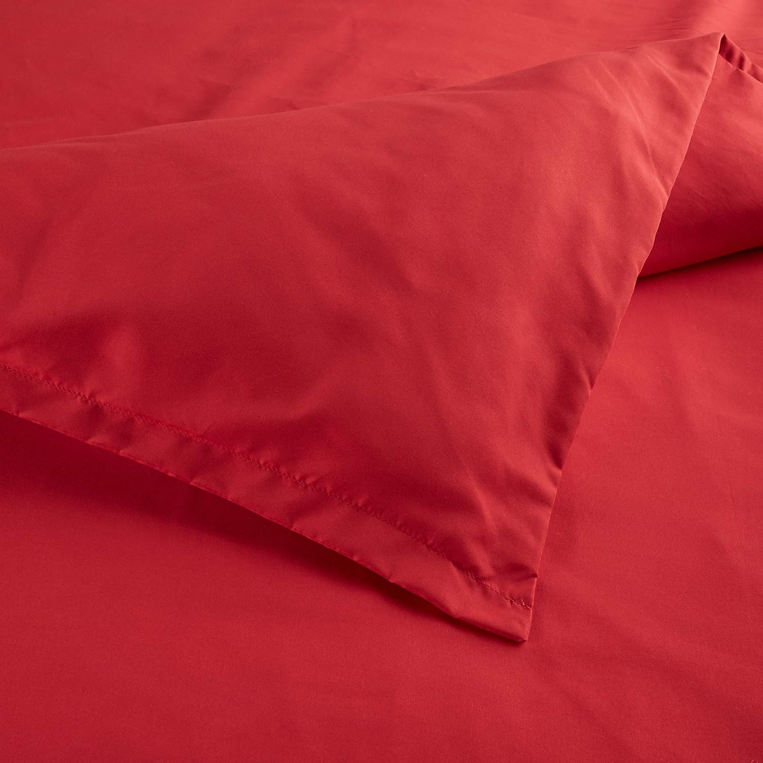 Amazon Basics Soft, Easy Wash, Lightweight Microfiber Kids Duvet Cover Set (Duvet Insert Sold Separately) - Twin/TwinXL, Flaming Red