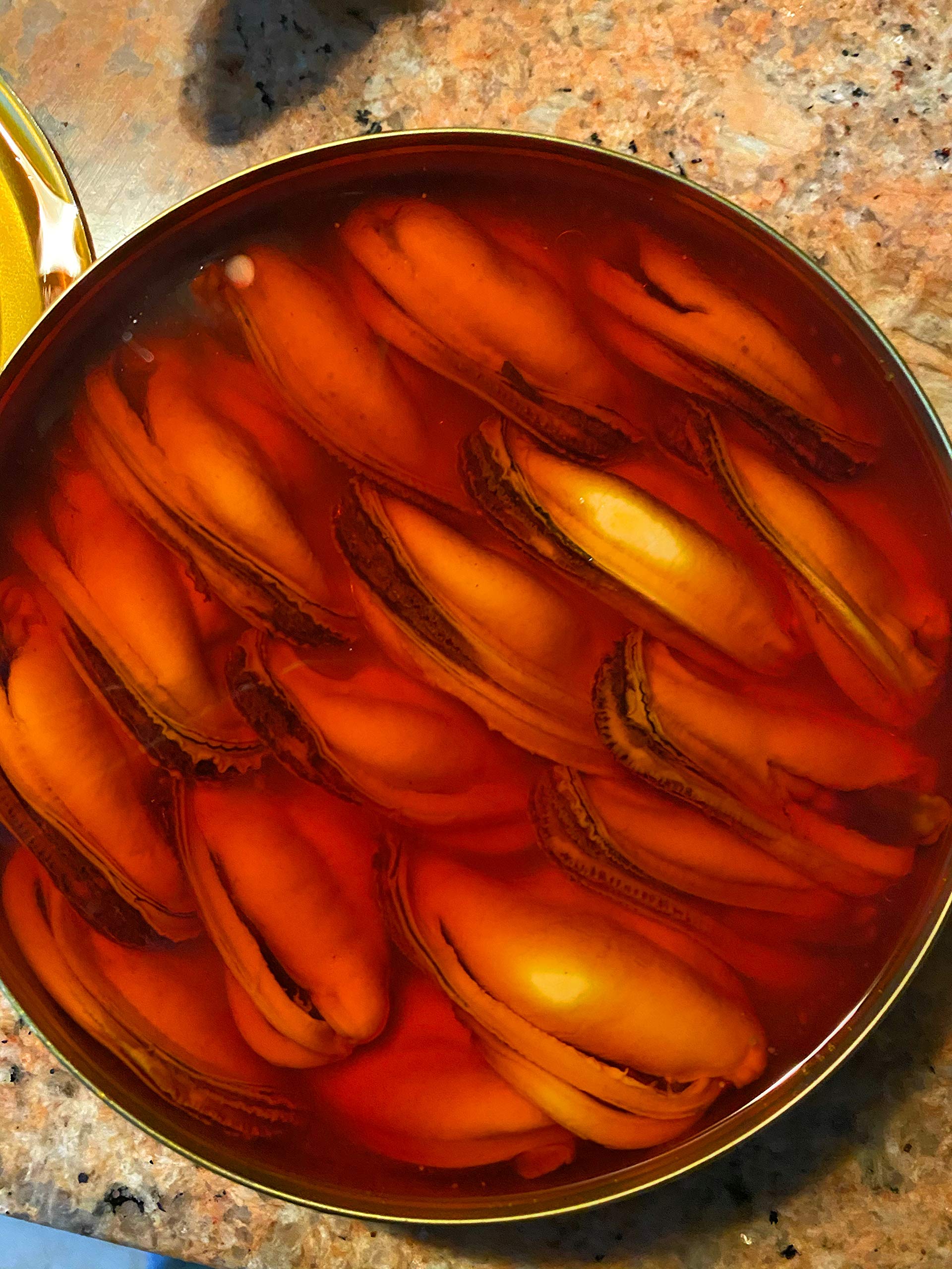 MEJILLONES GIGANTES EN ESCABECHE "Delicias del mar en tu mesa: Disfruta de los mejores Mejillones Gigantes en Escabeche, la conserva más valorada por los amantes de la gastronomía - 15/20 piezas"