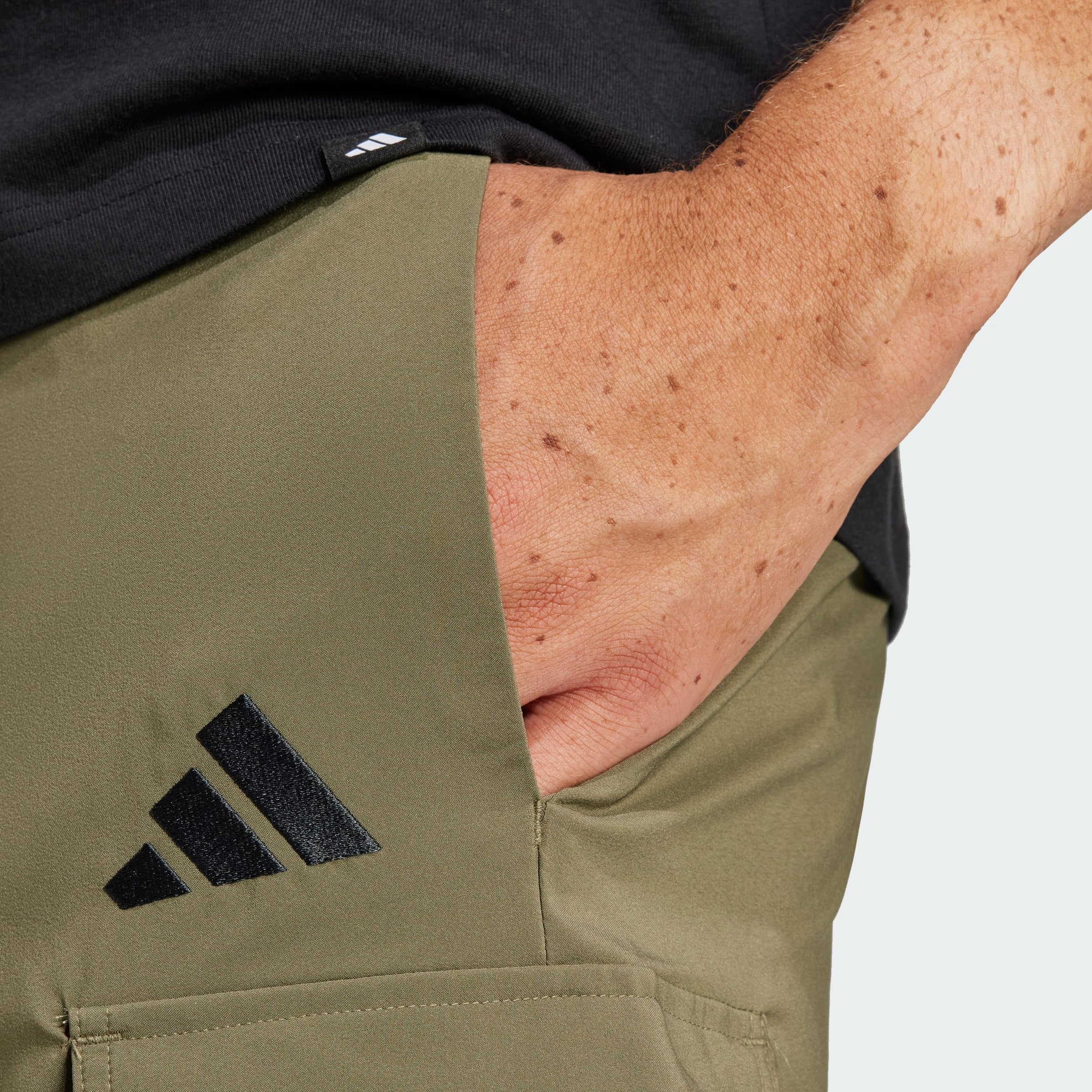 adidas Men's Pantalón Corto Essentials Small Logo Cargo Chelsea