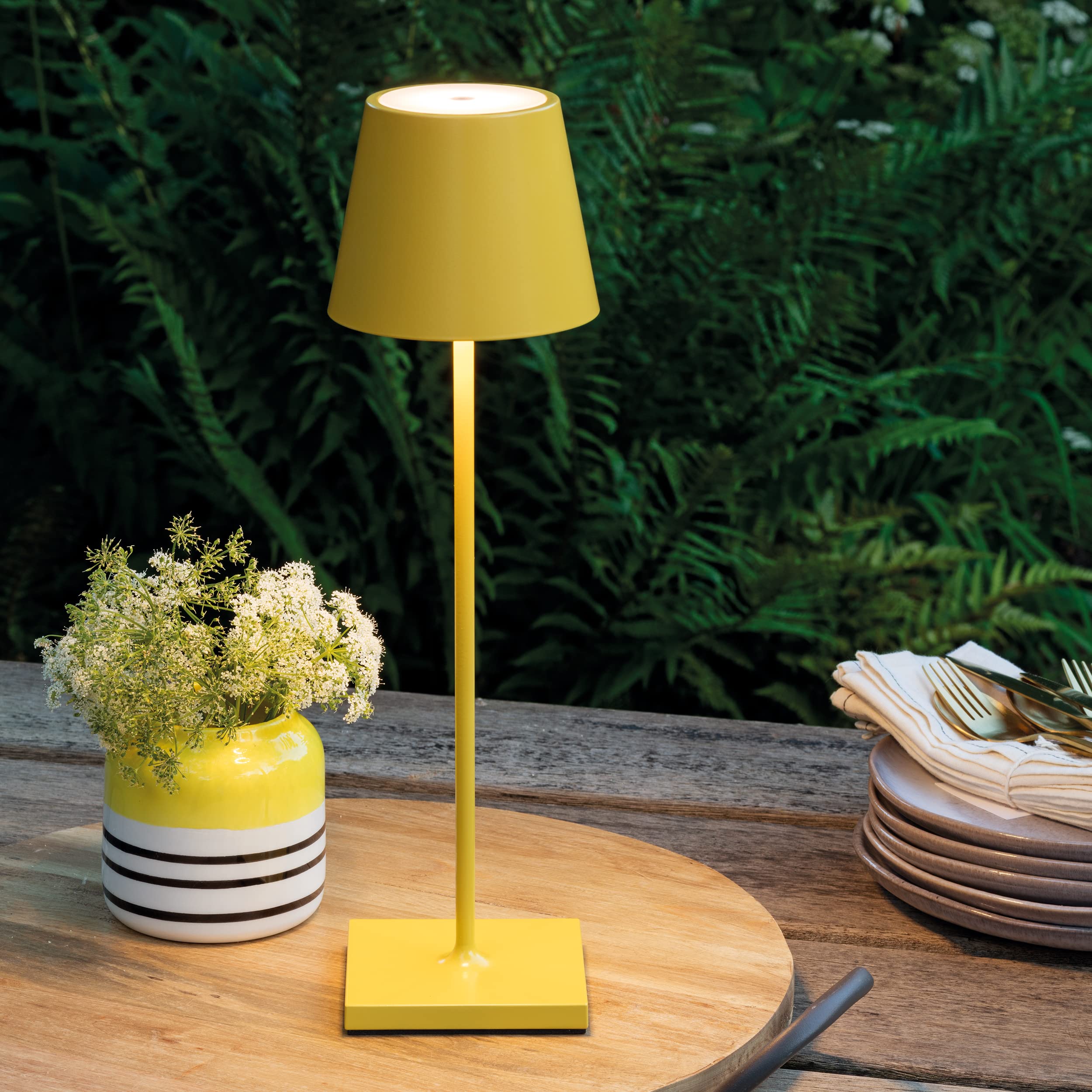 SIGOR Nuindie - Dimmbare LED Akku-Tischlampe Indoor & Outdoor, IP54 spritzwassergeschützt, Höhe 38 cm, aufladbar mit Easy Connect, 12 h Leuchtdauer, sonnengelb