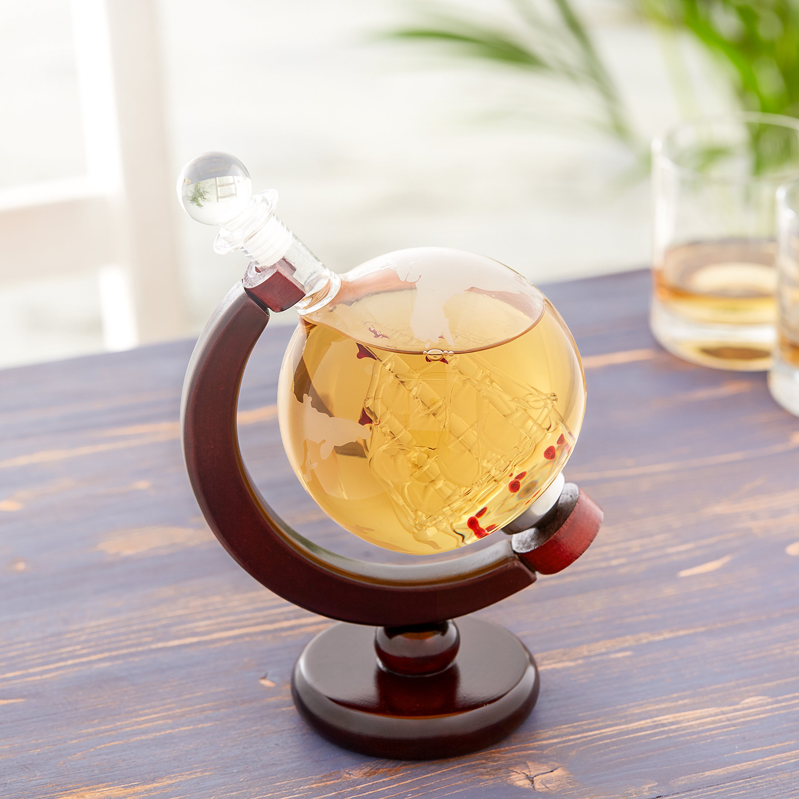 AMAVEL Karafka do whisky w kształcie globusa, z żaglowcem wewnątrz, z hermetycznym zamknięciem, pojemność: 650 ml