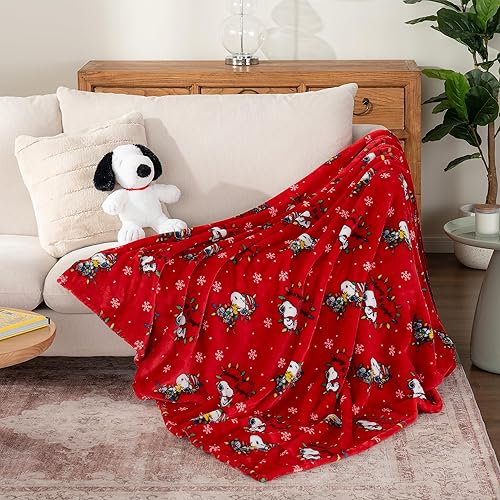 Miniatura 5 de Berkshire Blanket Peanuts - Manta pesada de Navidad, VelvetLoft de felpa de personaje lindo, Peanuts Be Merry and Bright Green, 60 x 70 pulgadas