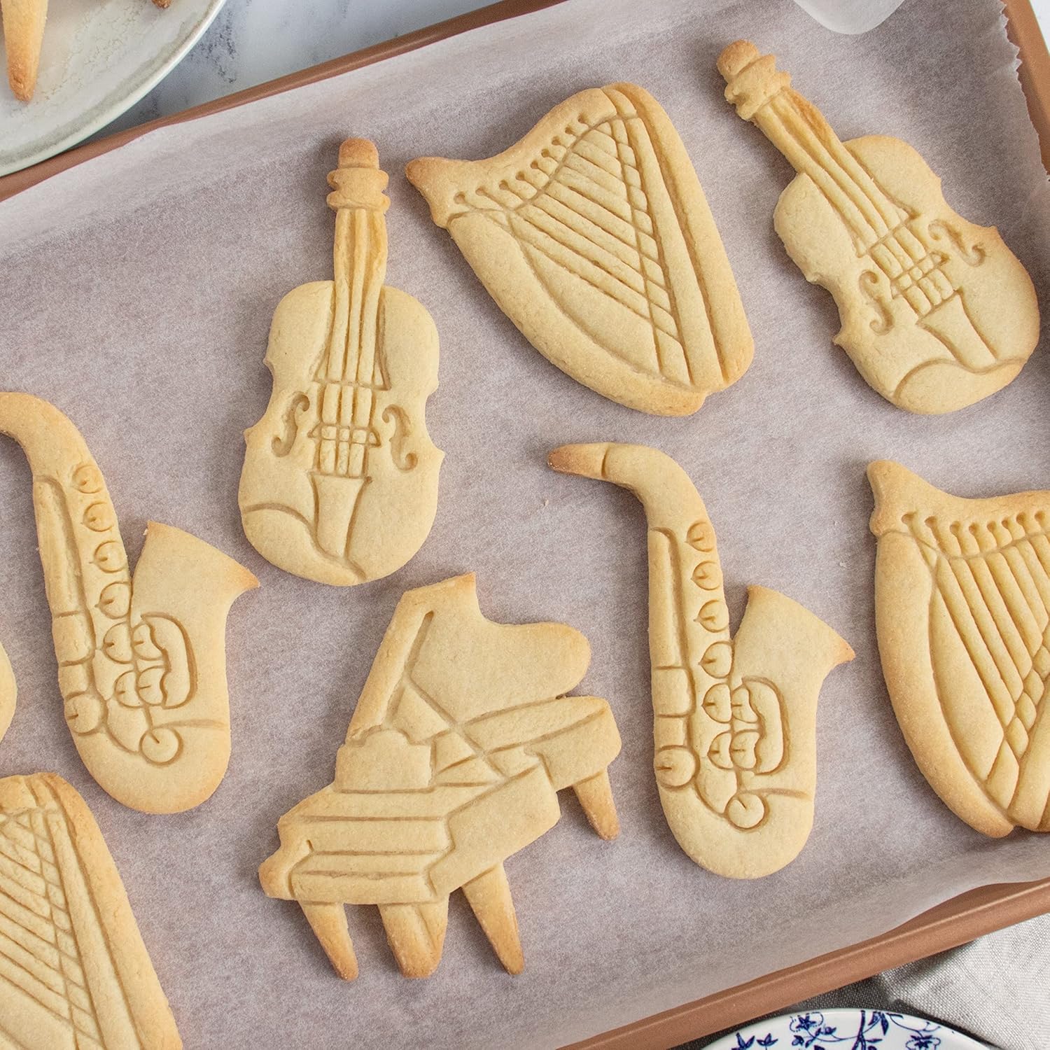 Set of 4 Music Instrument cookie cutters (Designs: Harp, Grand Piano, Saxophone, Violin), 4 pieces - Bakerlogy