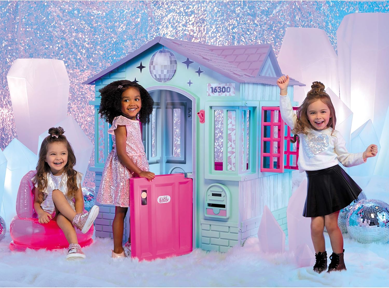 L.O.L. Surprise! Winter Disco Playhouse with Disco Ball and Inflatable Chair