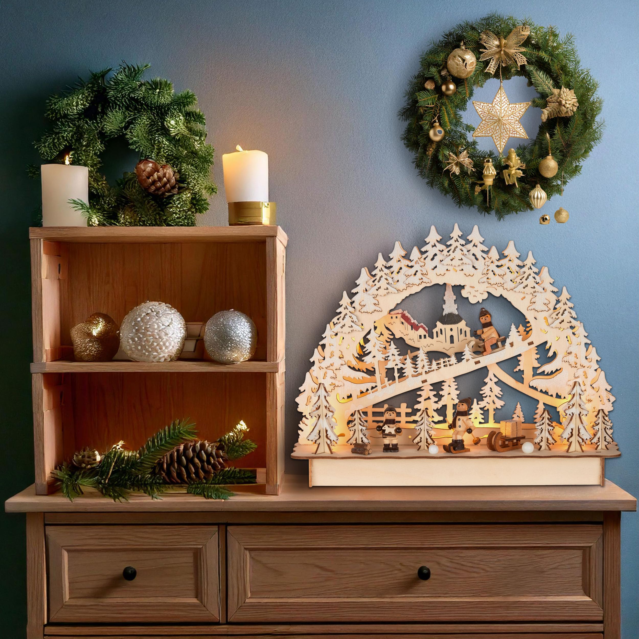 BRUBAKER 3D Lichterbogen - LED Schwibbogen - Schlittenfahrt im Wald - Weihnachtsbeleuchtung aus Holz Natur - 22 x 32 x 9 cm - Handbemalte Figuren - Weihnachtsdeko für Tisch & Fenster