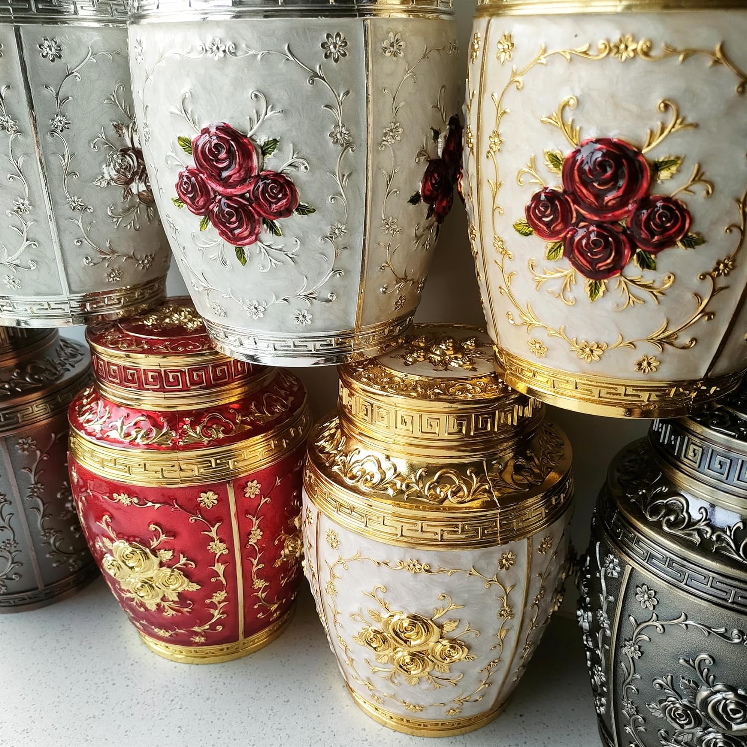 Keepsake Rose Urns for Human Ashes Medium Cremation Burial Urn for Adult Human Ashes Beautiful Zinc Alloy Decorative Funeral Urns（Red）